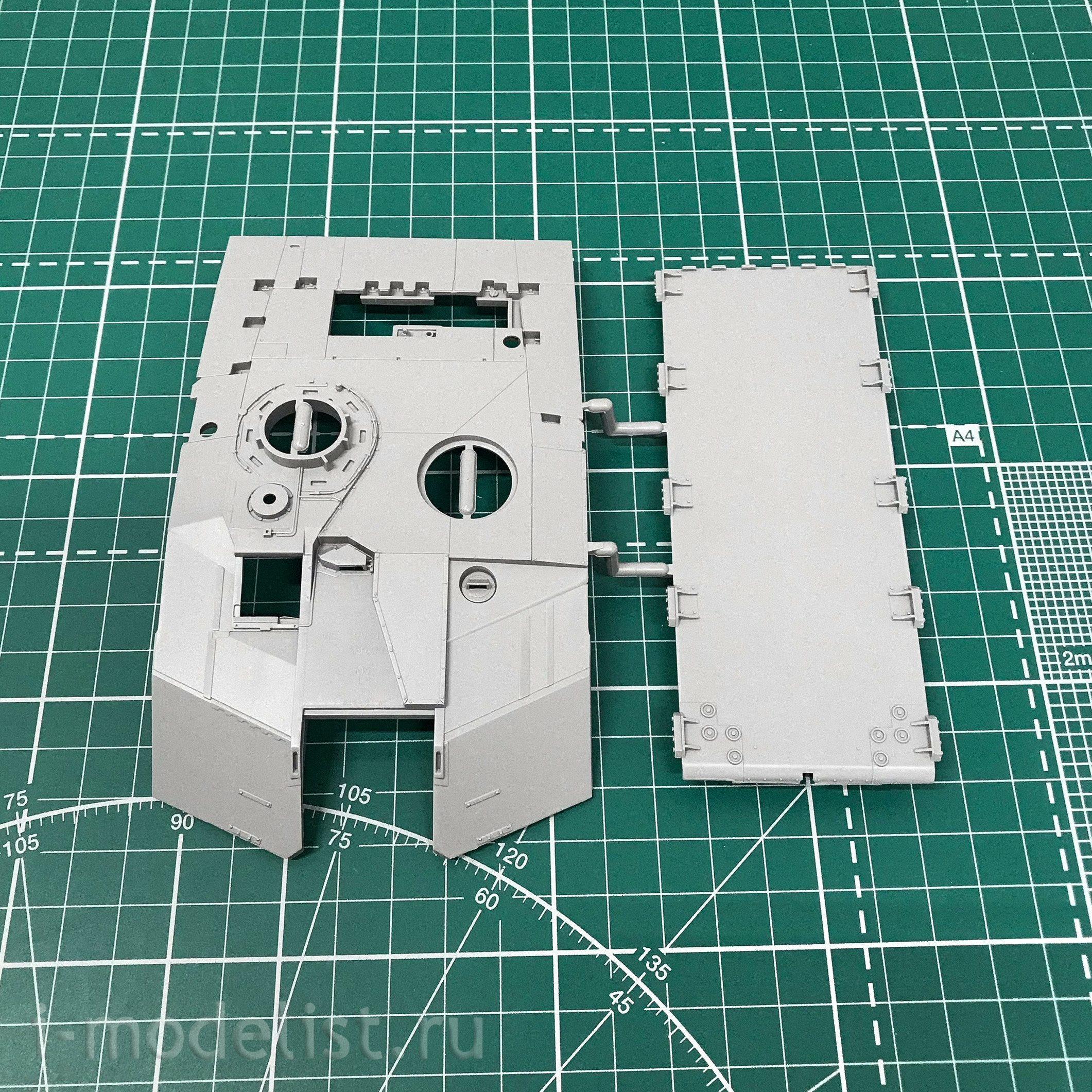 RM-5062 Rye Field Model 1/35 Tank British Challenger 2