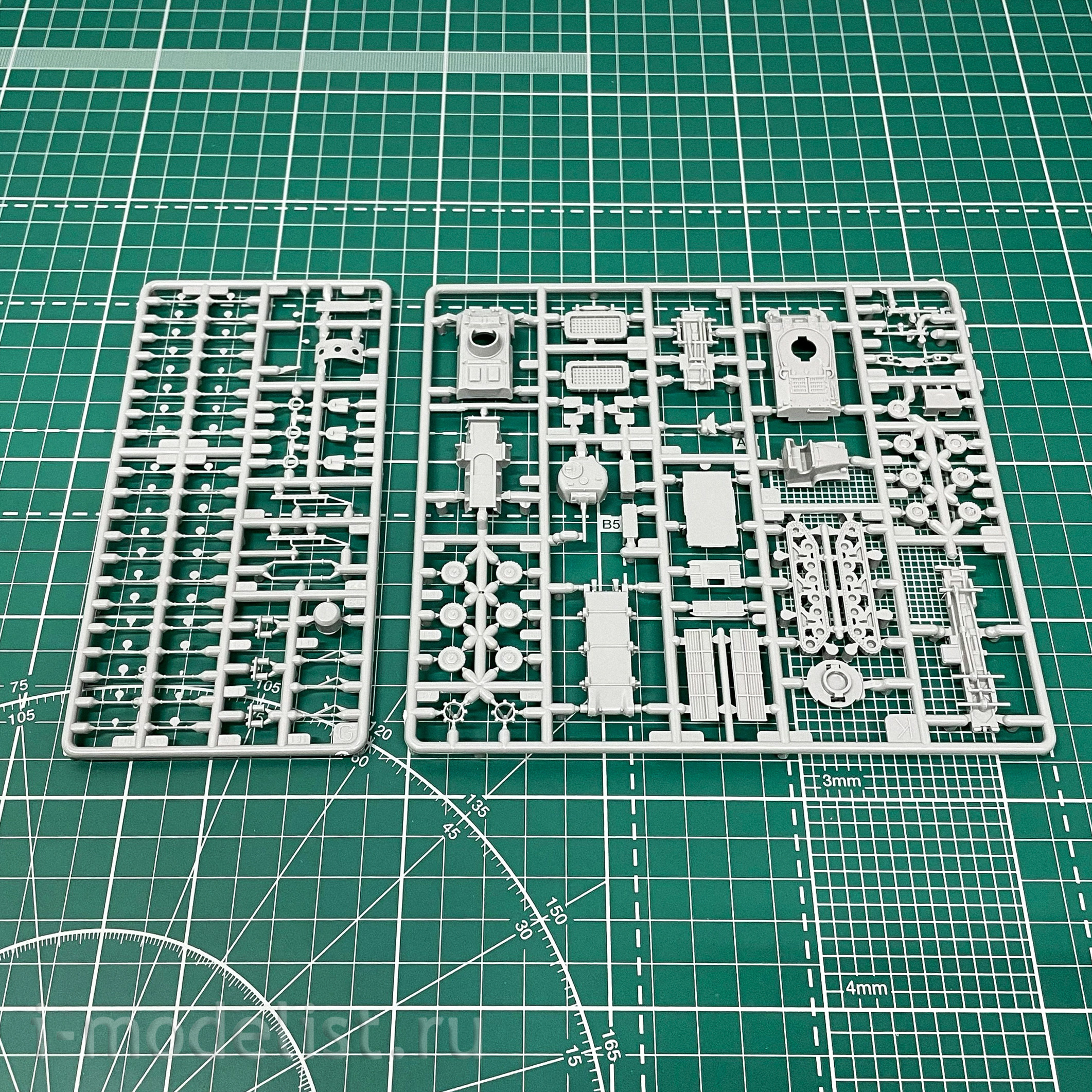 05169 Revell 1/144 US Navy Landing Ship medium (Bofors, 40 mm X-ray gun)