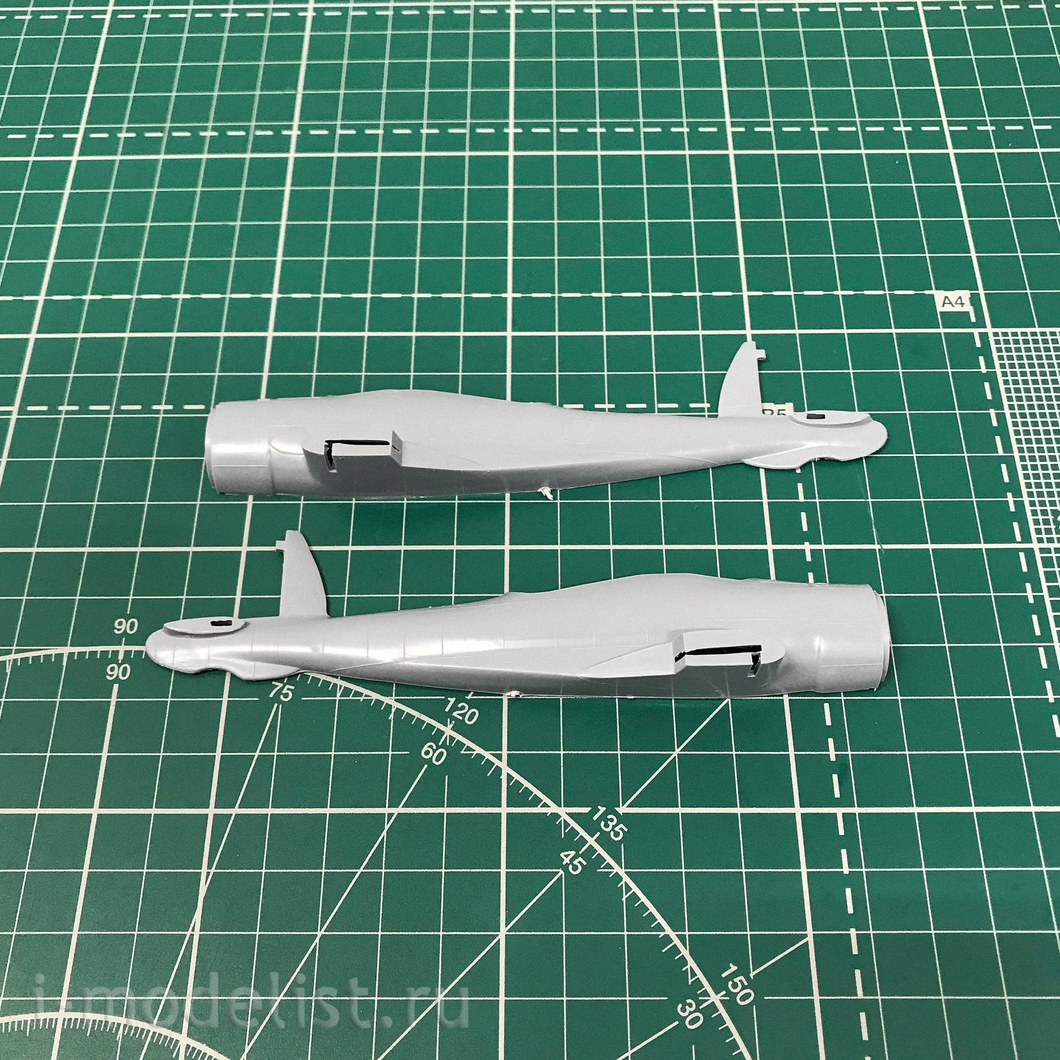 72011 ARK models 1/72 carrier-based bomber, “Skua”