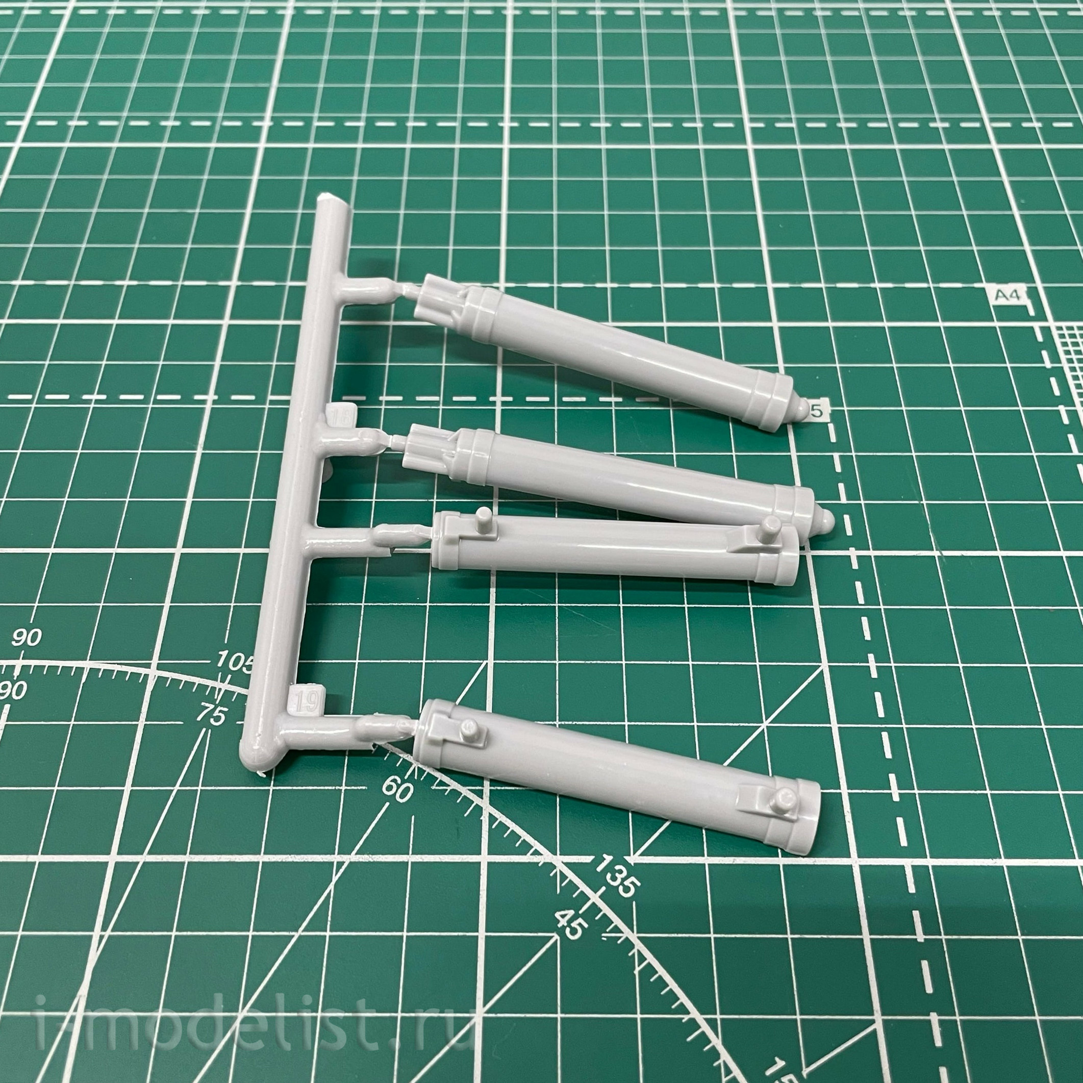 81805 HobbyBoss 1/18 ME262 A-1a Fighter