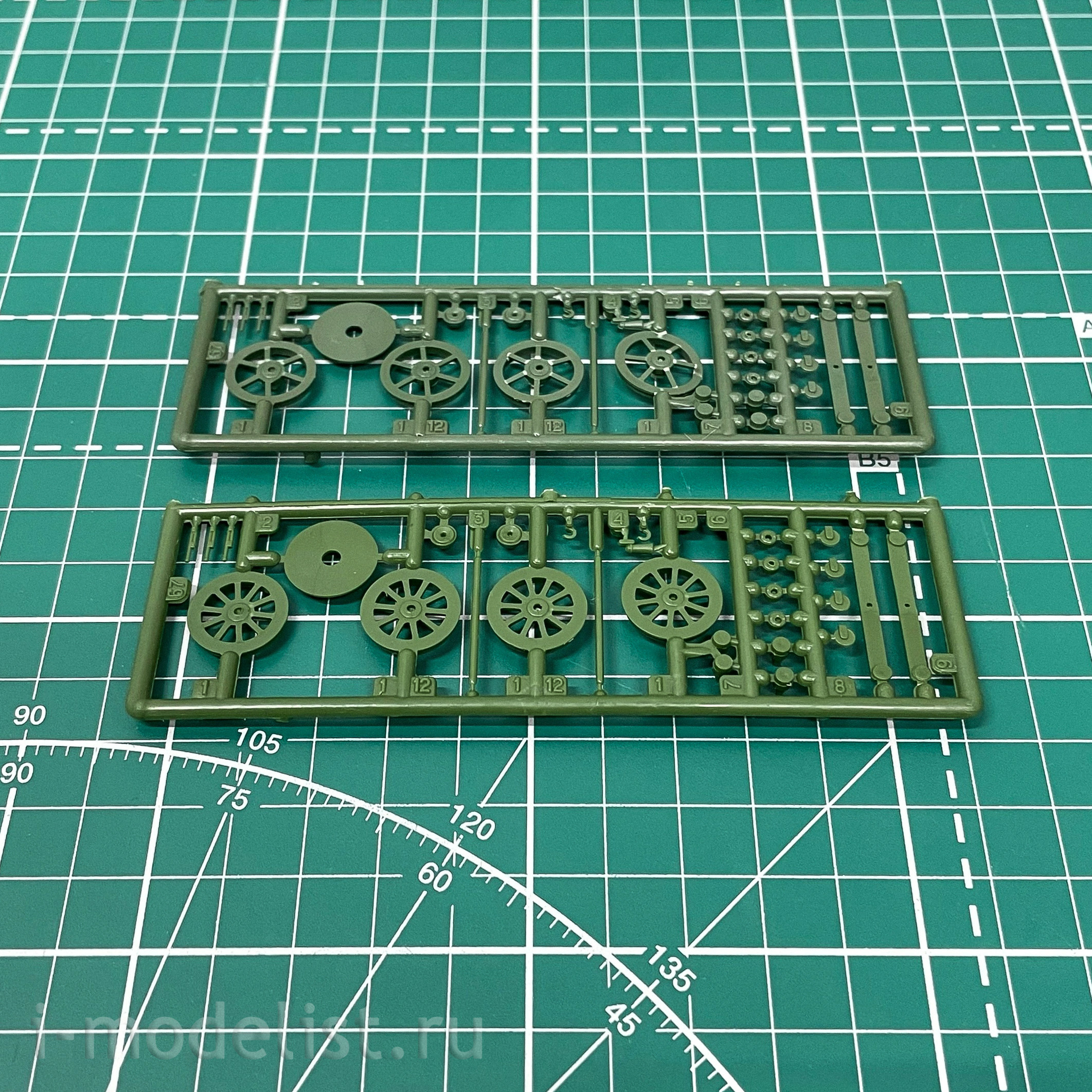 mt688 UM 1/72 Armored locomotive type PR-35