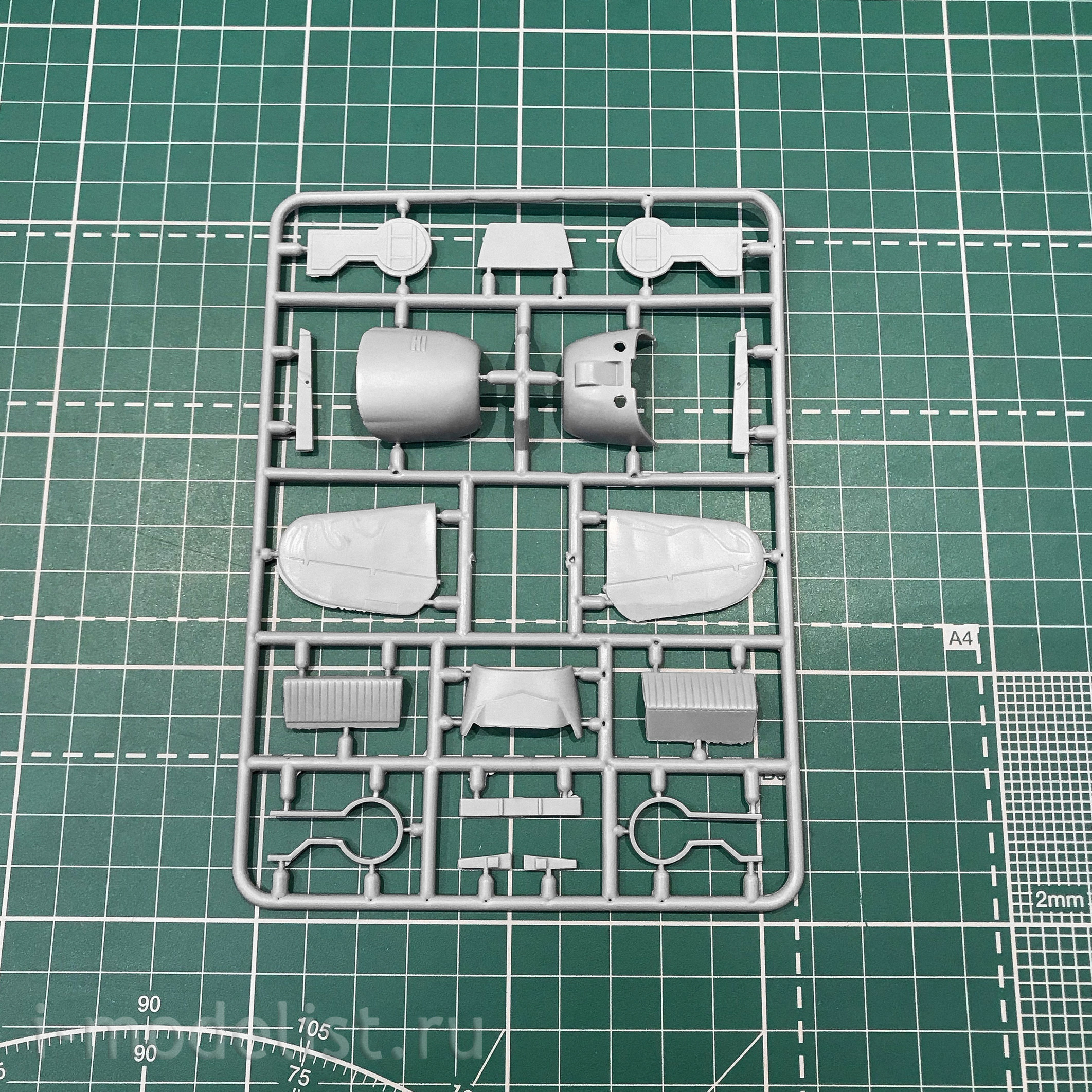 4810 Amodel 1/48 Yak-18T 