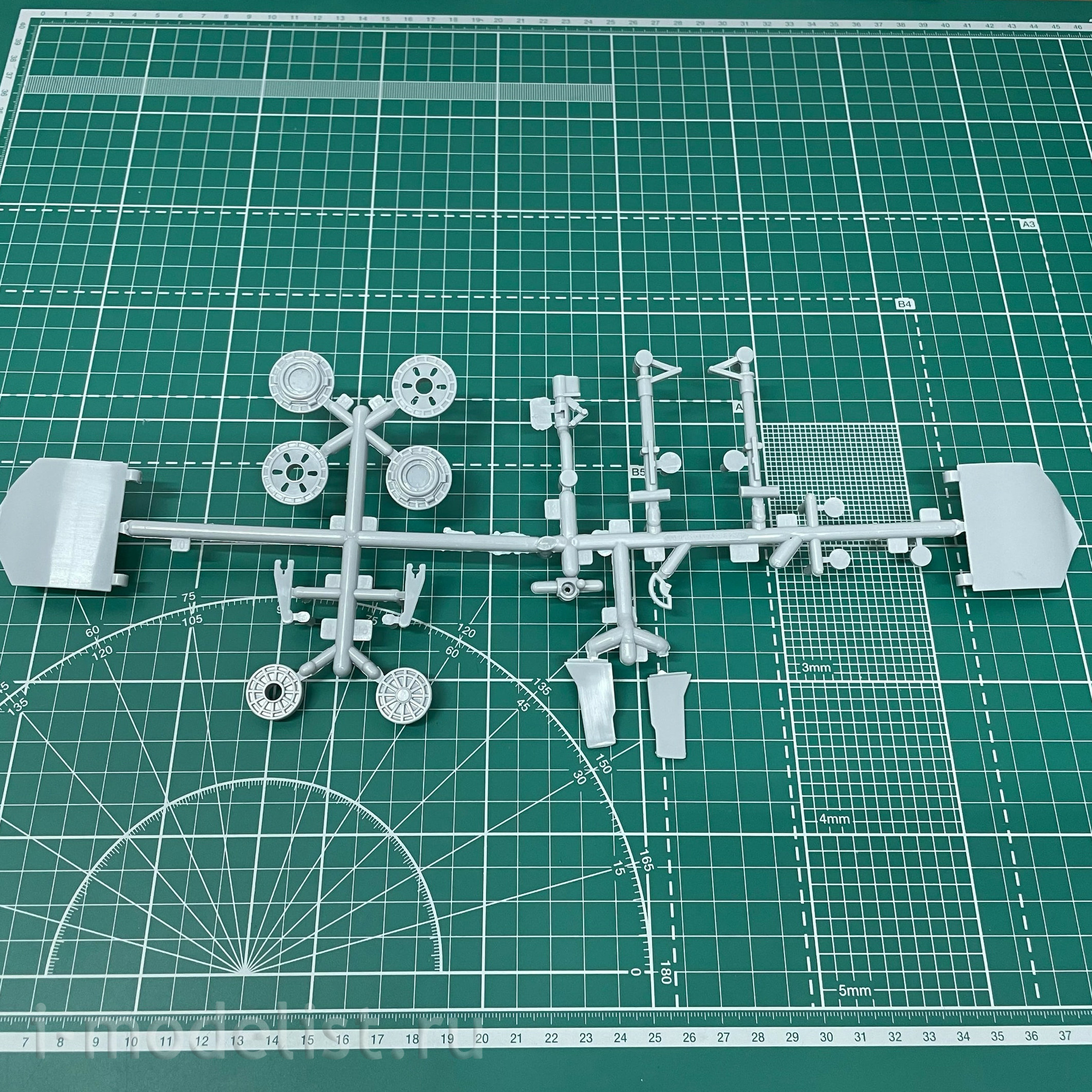 81808 HobbyBoss 1/18 F-86F-30 “Sabre”aircraft