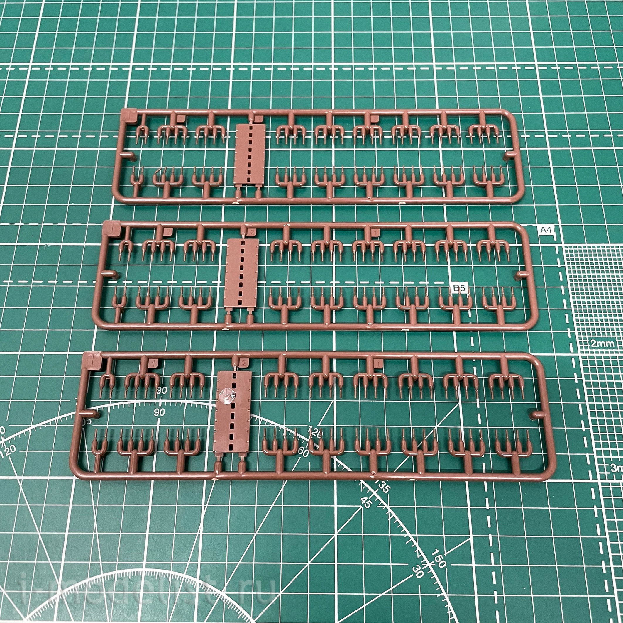 35A039 Amusing Hobby 1/35 Slovak T-72M2 Moderna tank (licensed by UVZ)