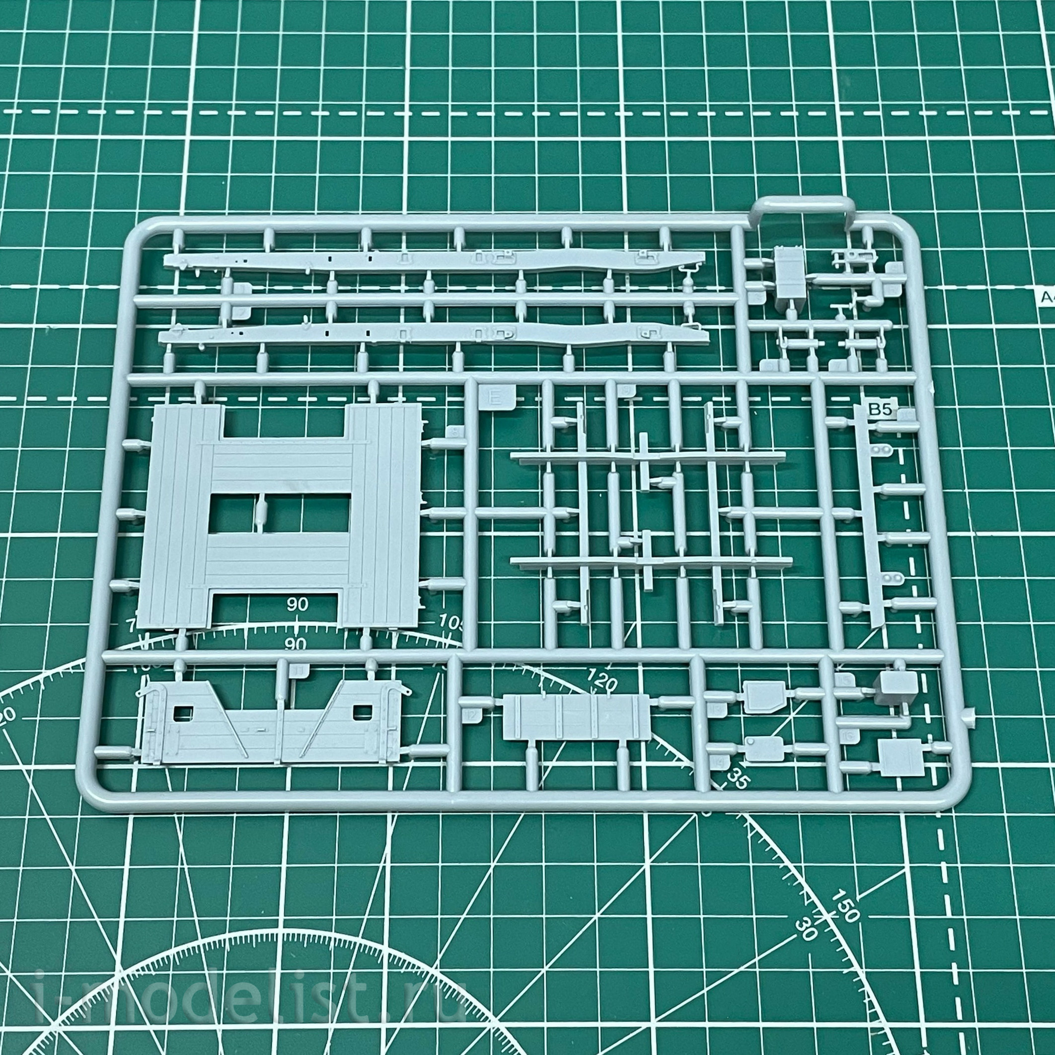 35GM0027 Gecko Models 1/35 Bedford MWD 15-Cwt 4x2 Gs Car