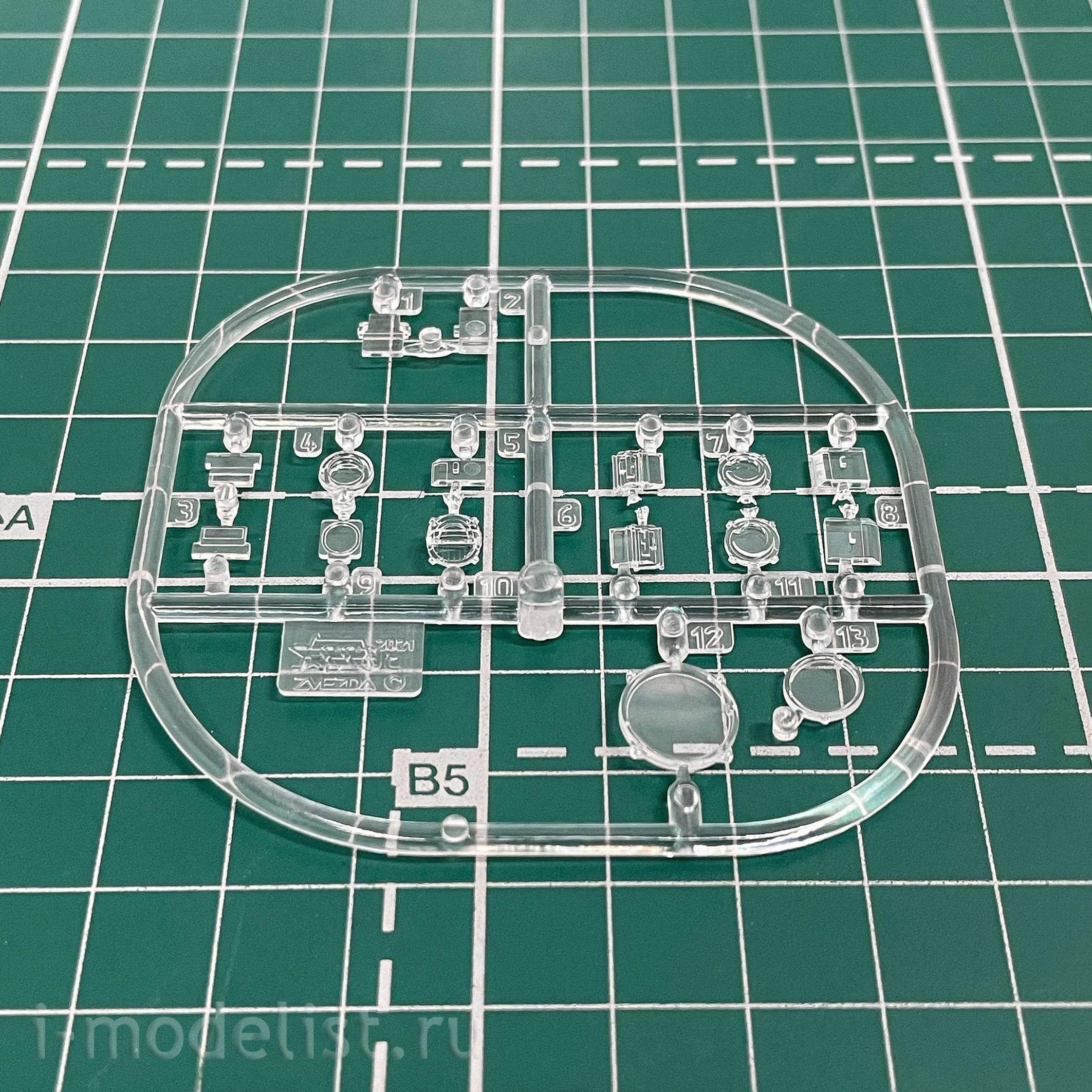 3622 Zvezda 1/35 Soviet T-62 battle Tank
