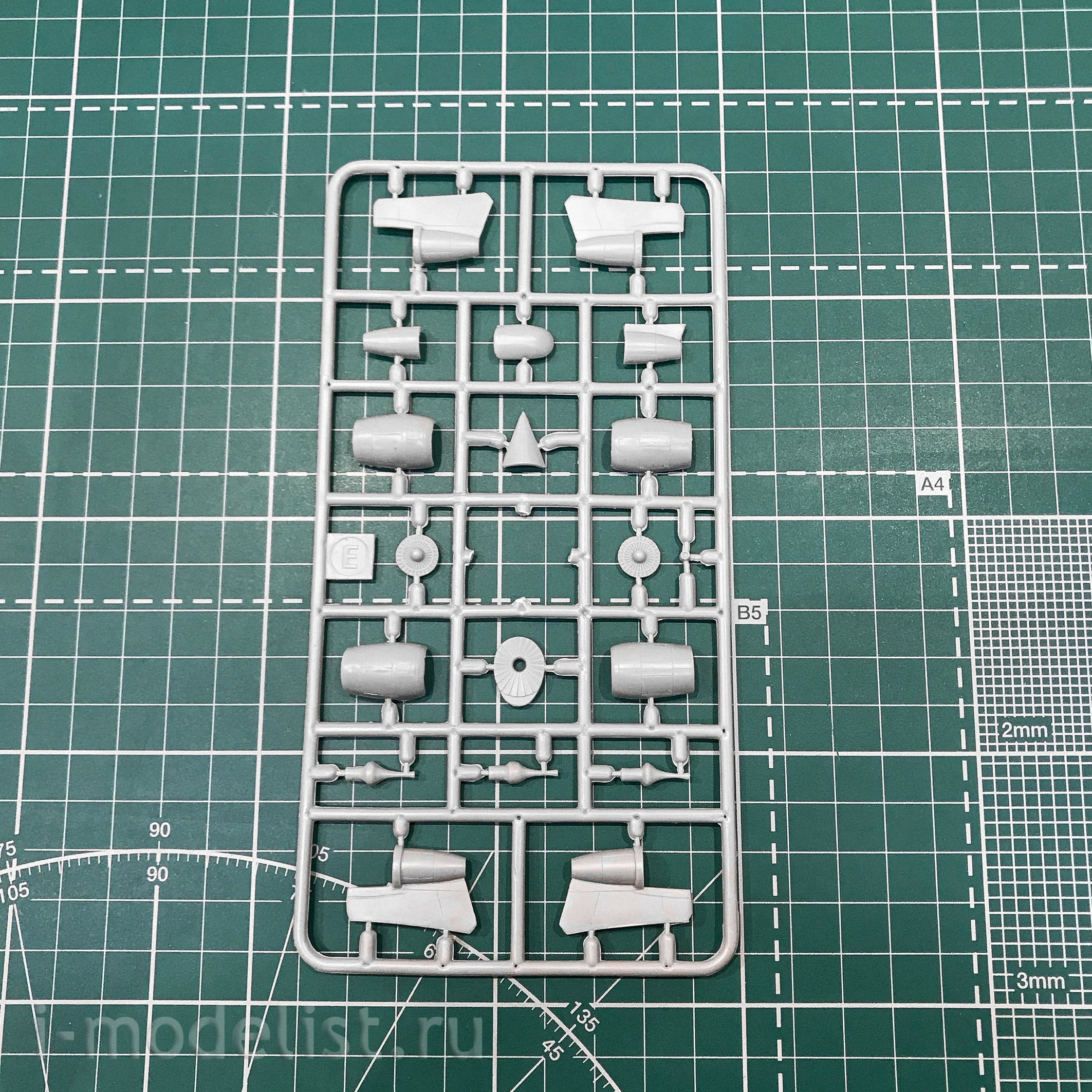 14494 Eastern Express 1/144 the airplane Yak-42