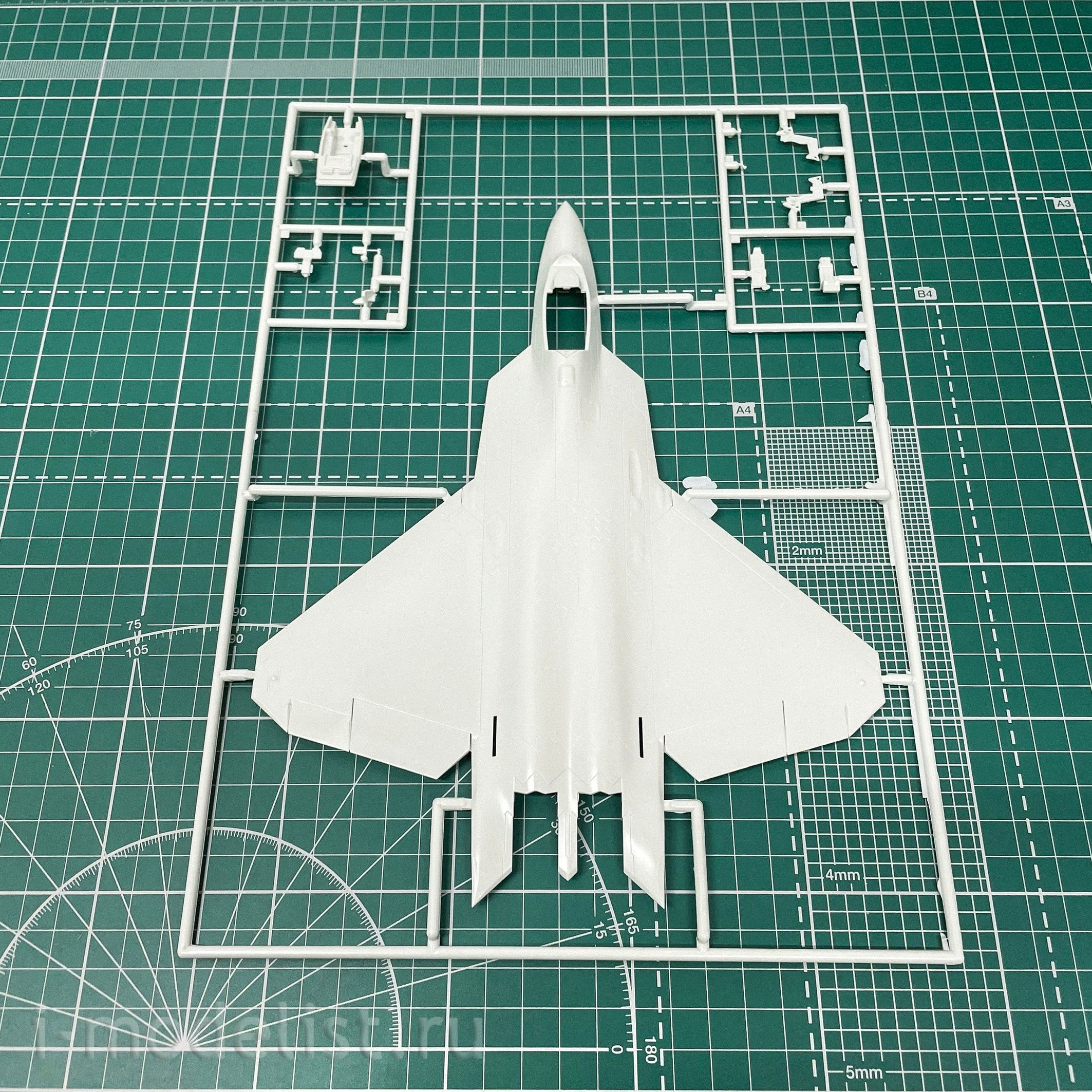 03858 Revell 1/72 Lockheed Martin F-22A Raptor Multirole Fighter