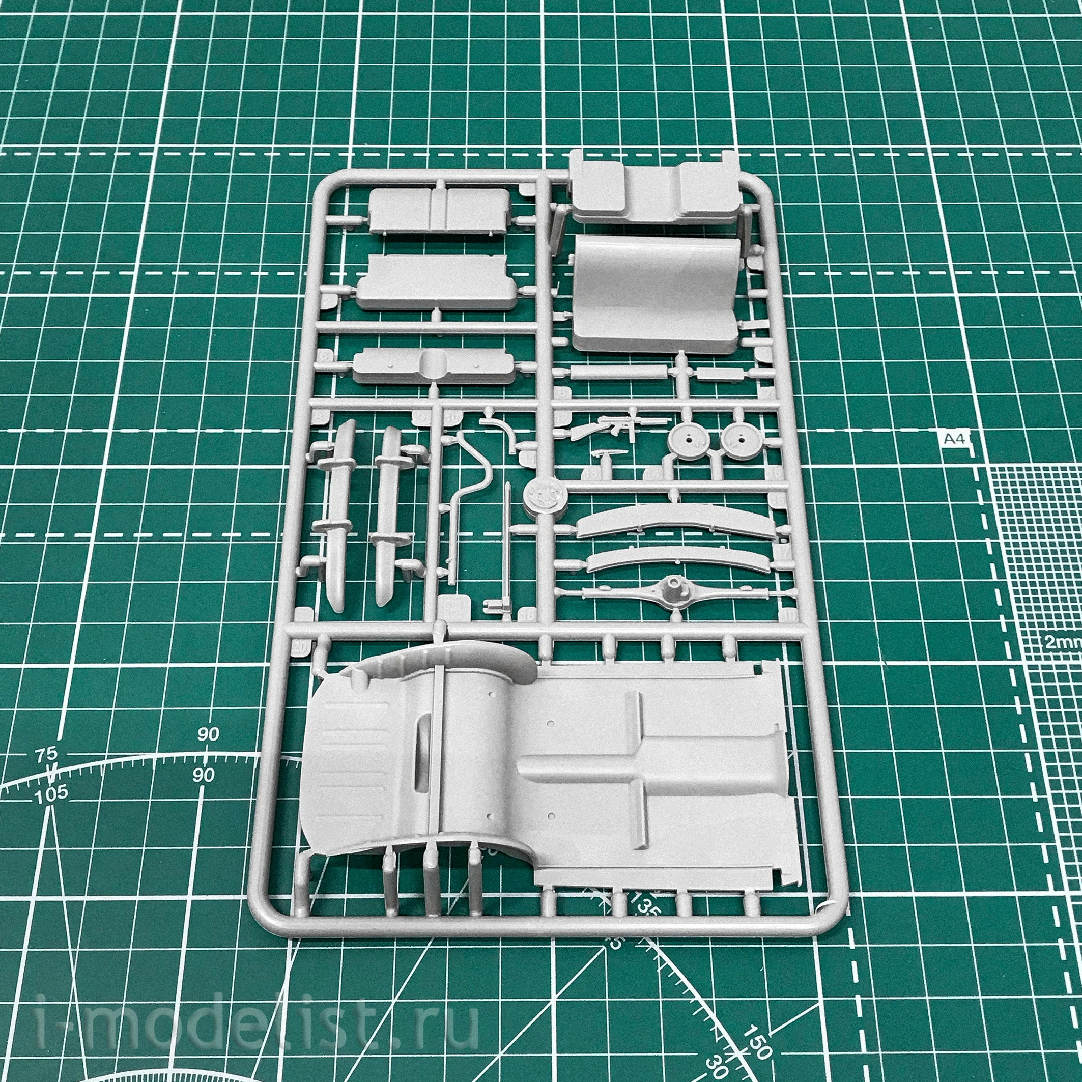 815 Roden 1/35 Car 1941 Packard Clipper