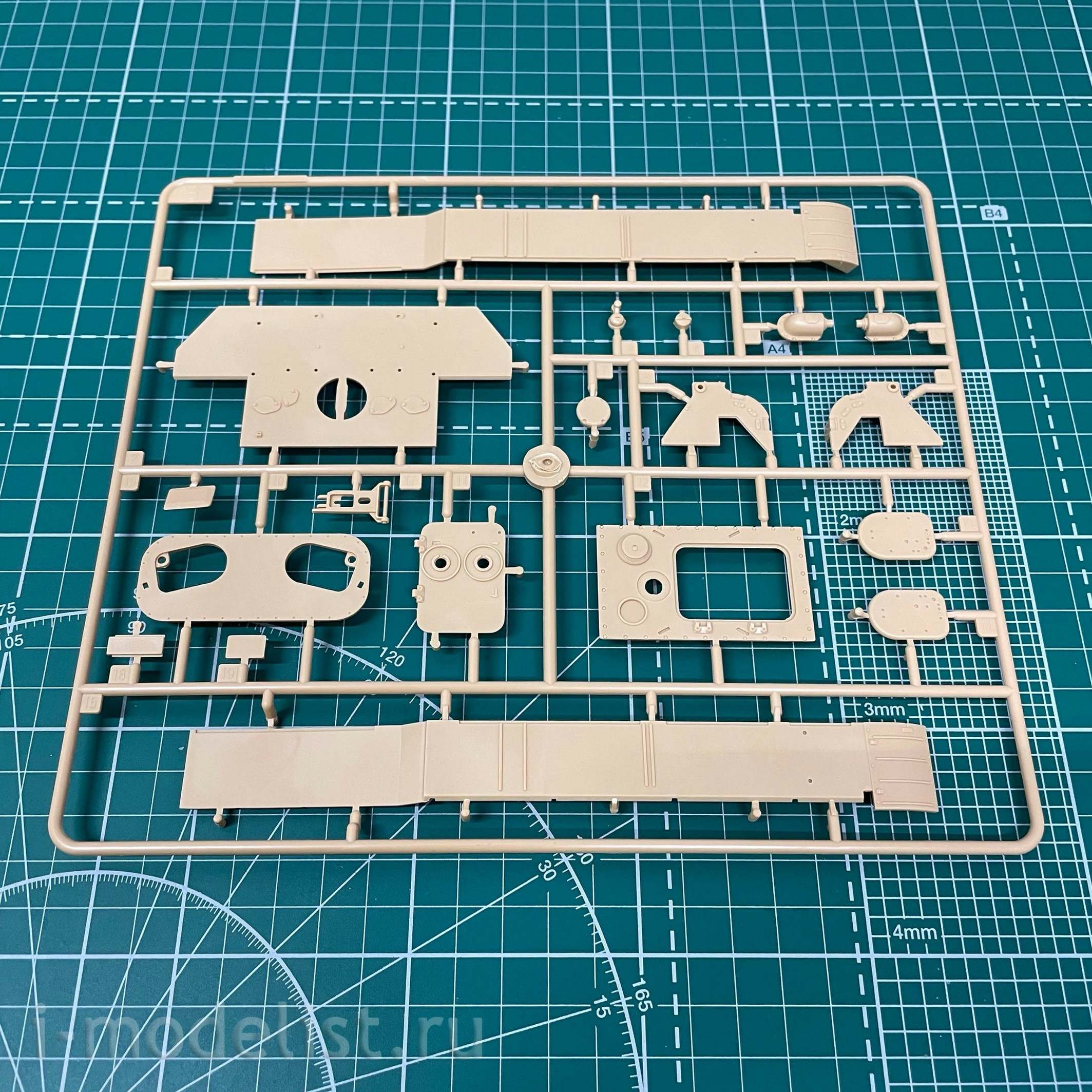 84534 HobbyBoss 1/35 German tank PzBeobWg V Aus. A