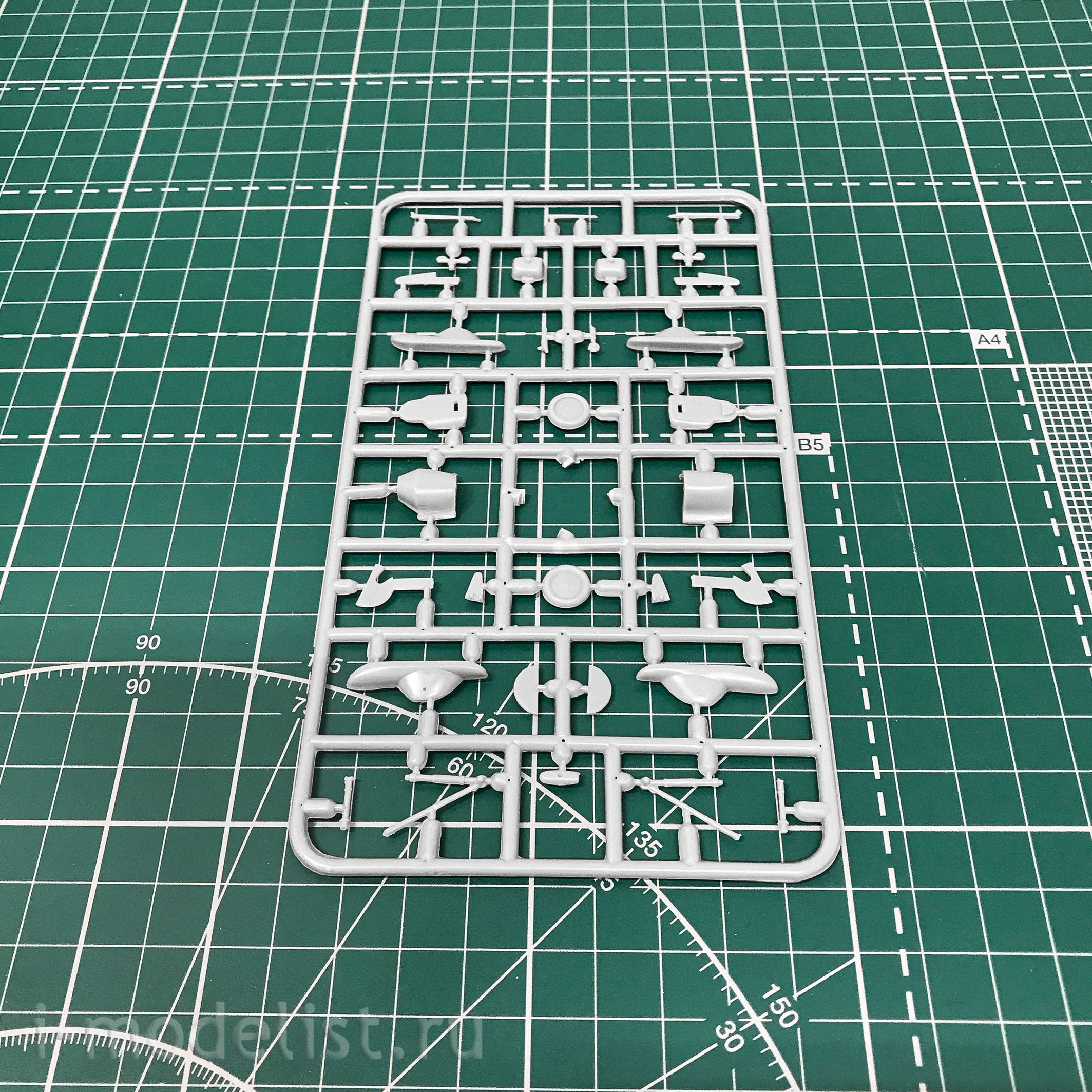 72315 Amodel 1/72 UTI-4 t15b