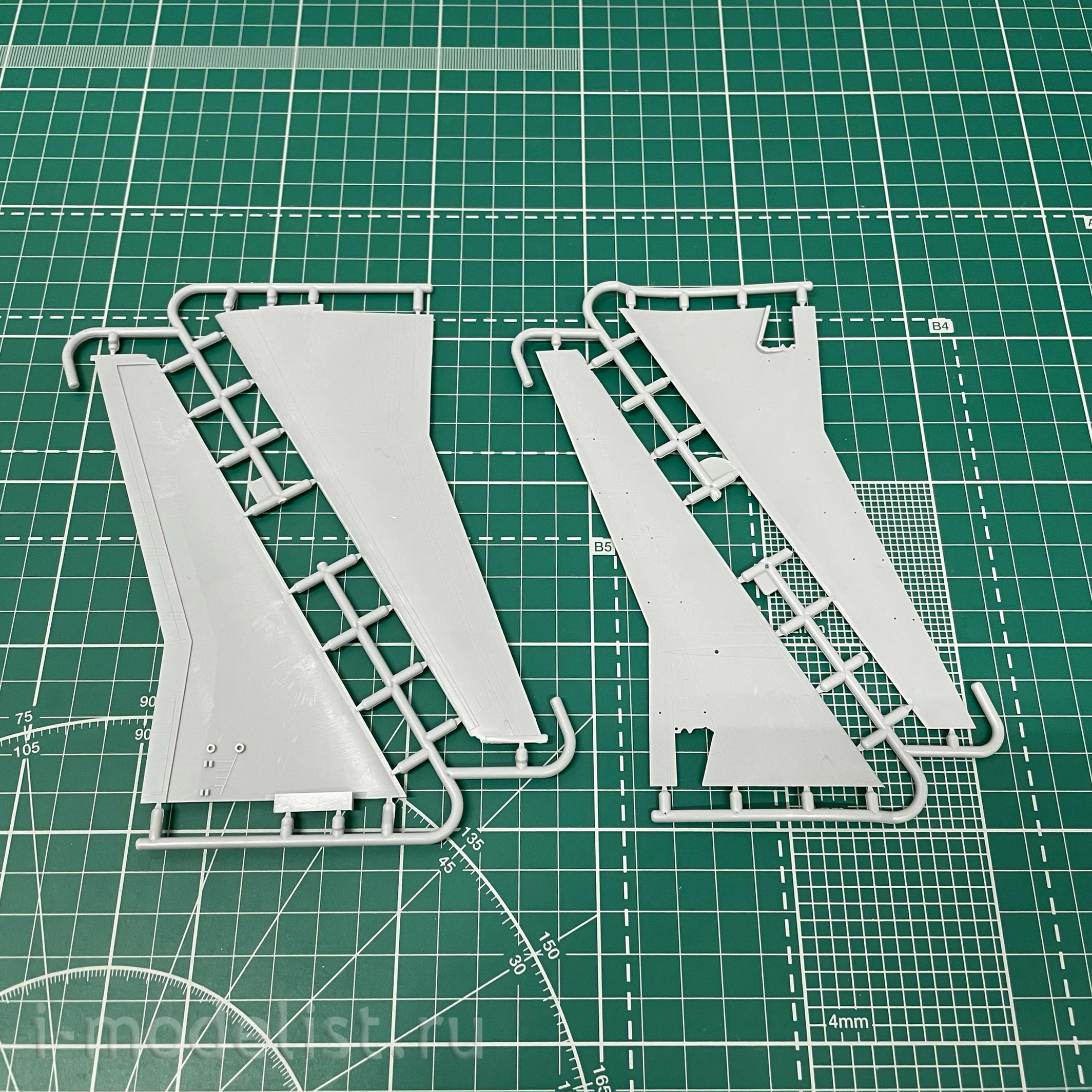 144146-3 Orient Express 1/144 Airliner A300B4 LAKER SKYTRAIN