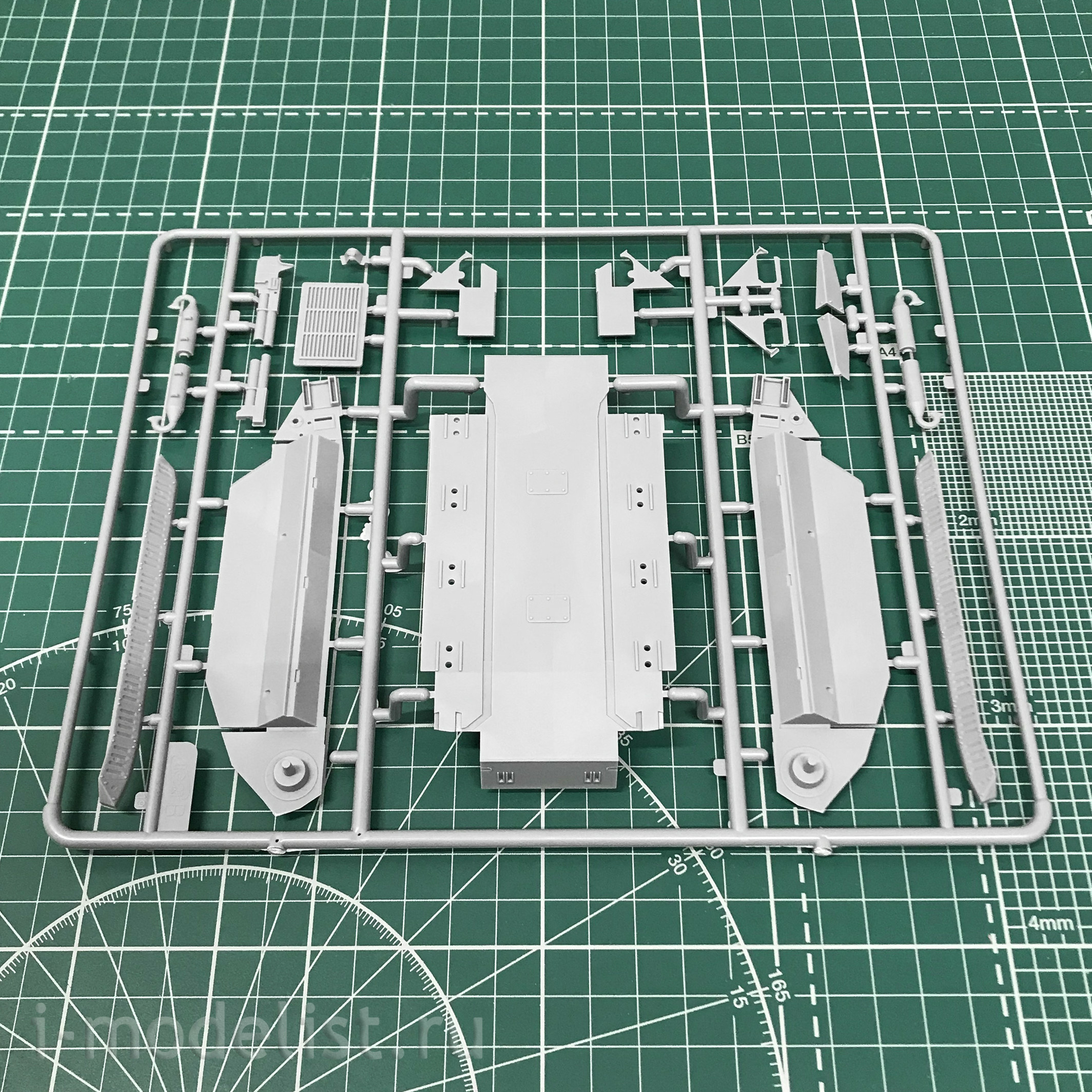 35336 ICM 1/35 FCM 36, French light tank II MV