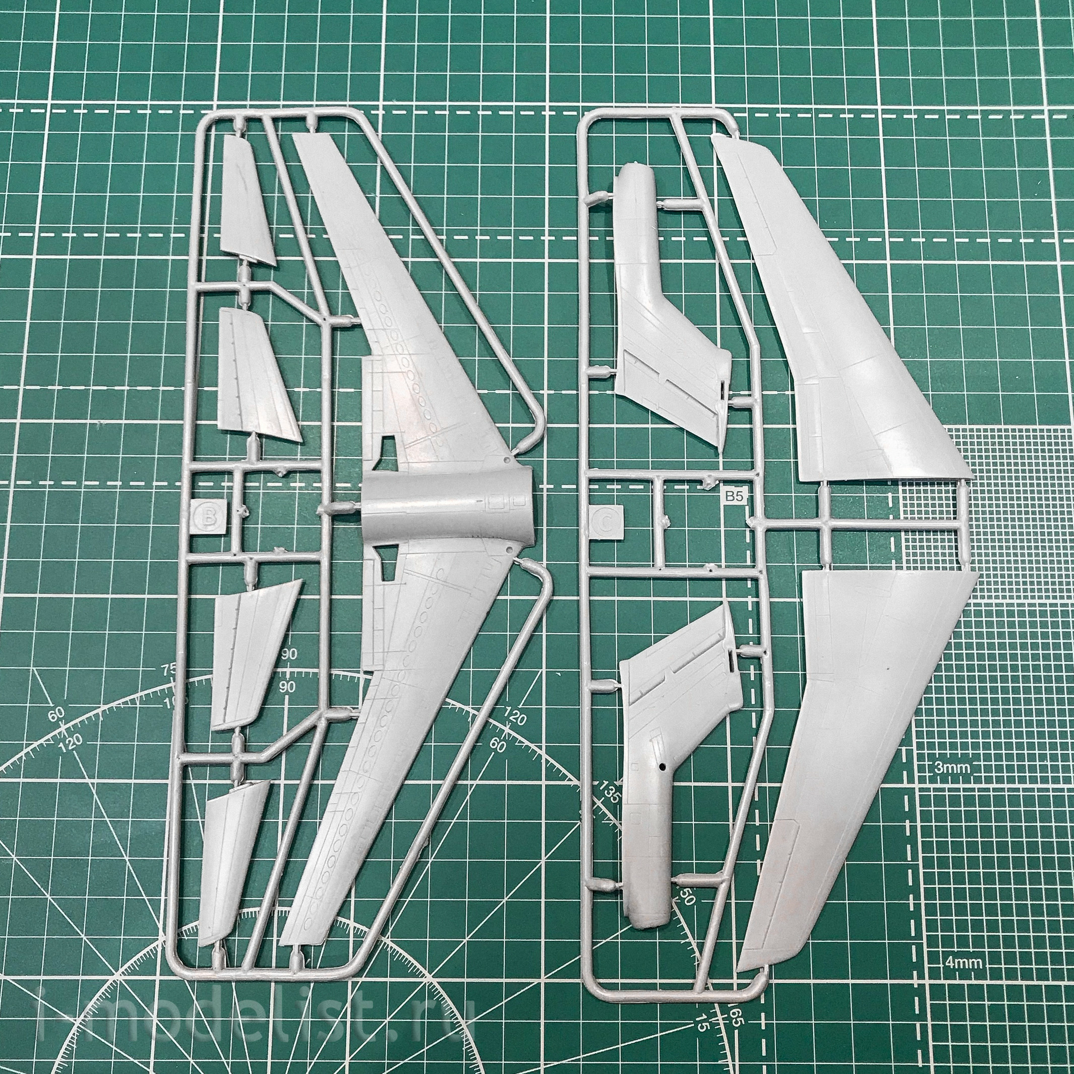 14499 Orient Express 1/144 Airliner Yak-42 UTair/ MOE