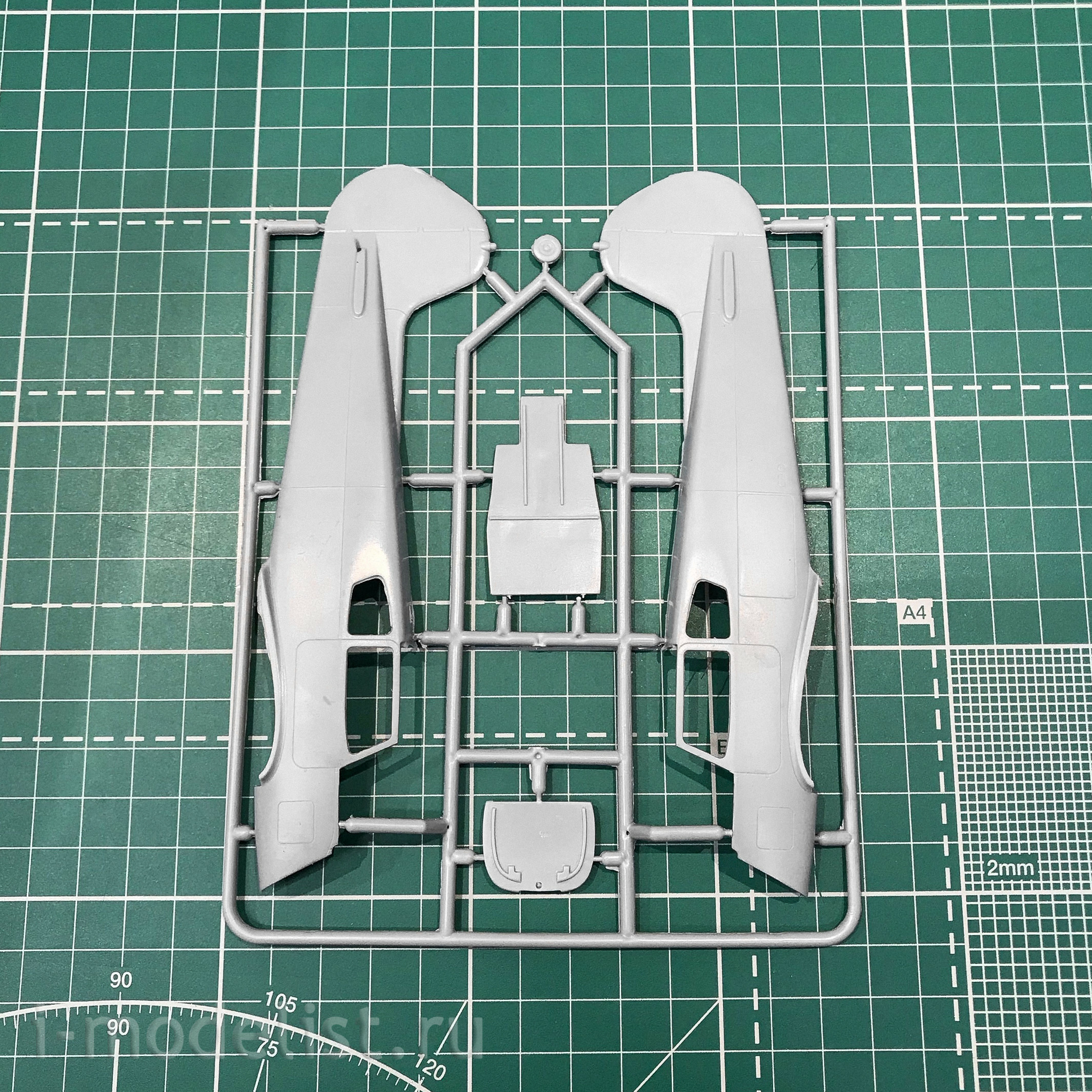 4810 Amodel 1/48 Yak-18T 