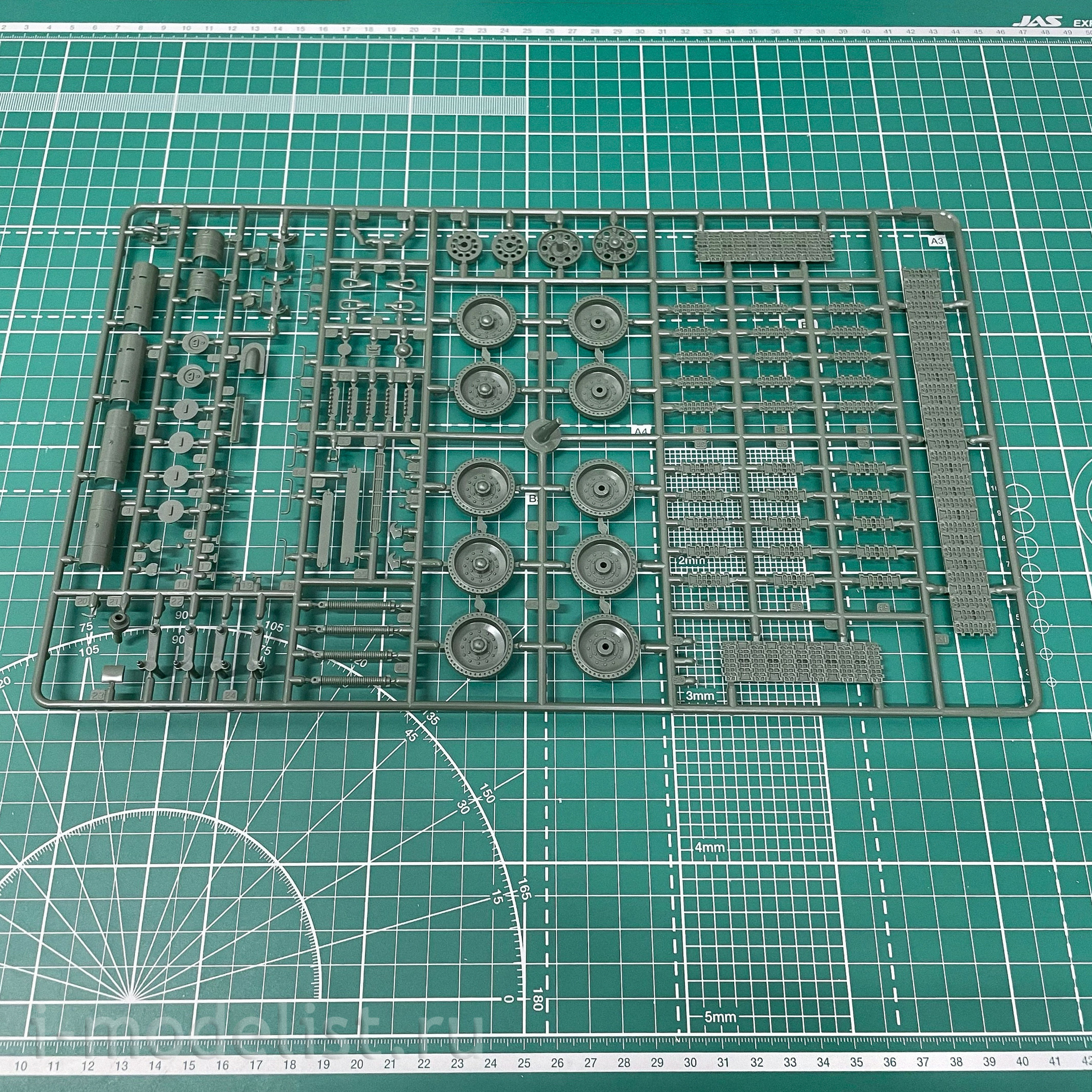 6585 Italeri 1/35 34/85 Korean War Tank