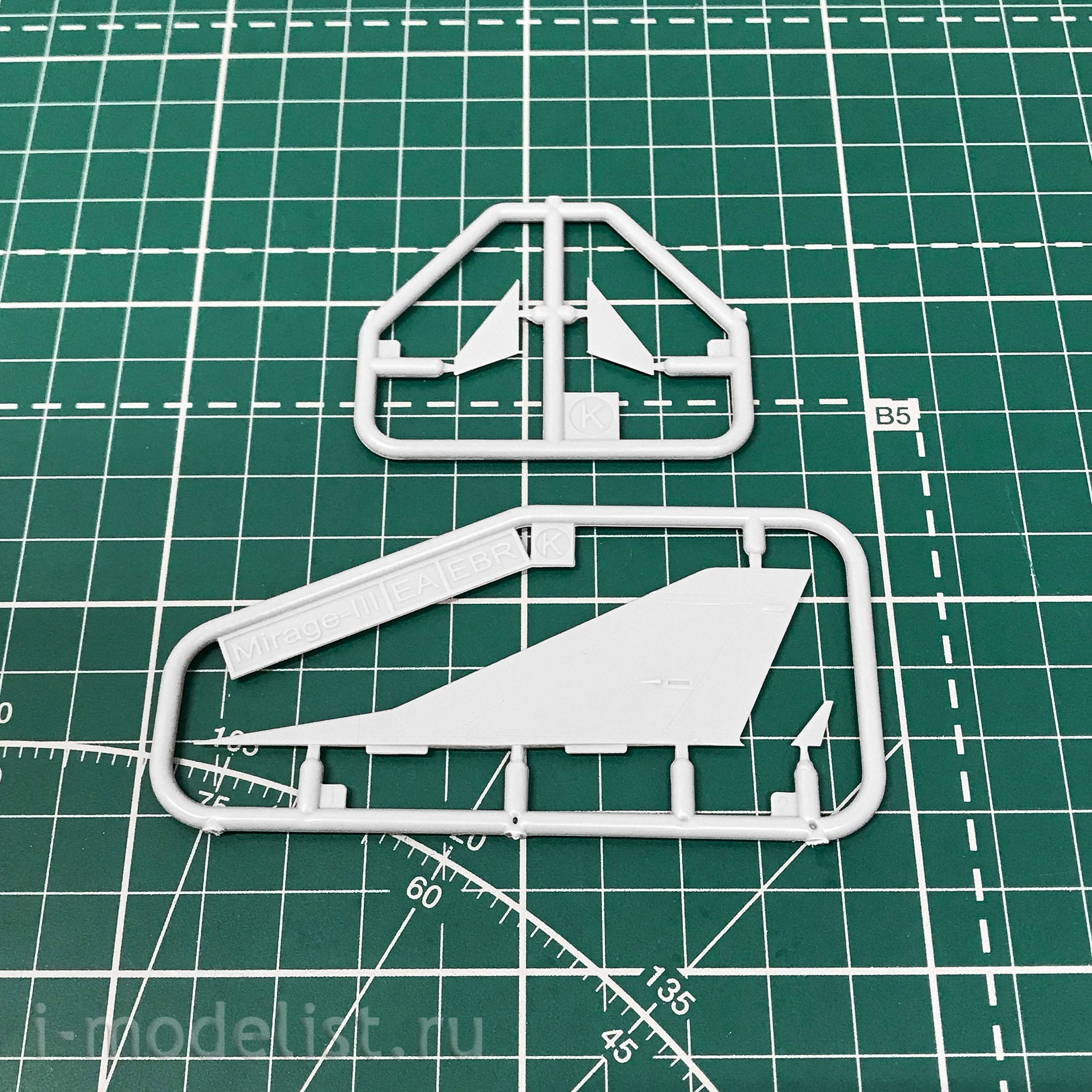 72063 ModelSvit 1/72 Mirage III EA/EBR Aircraft