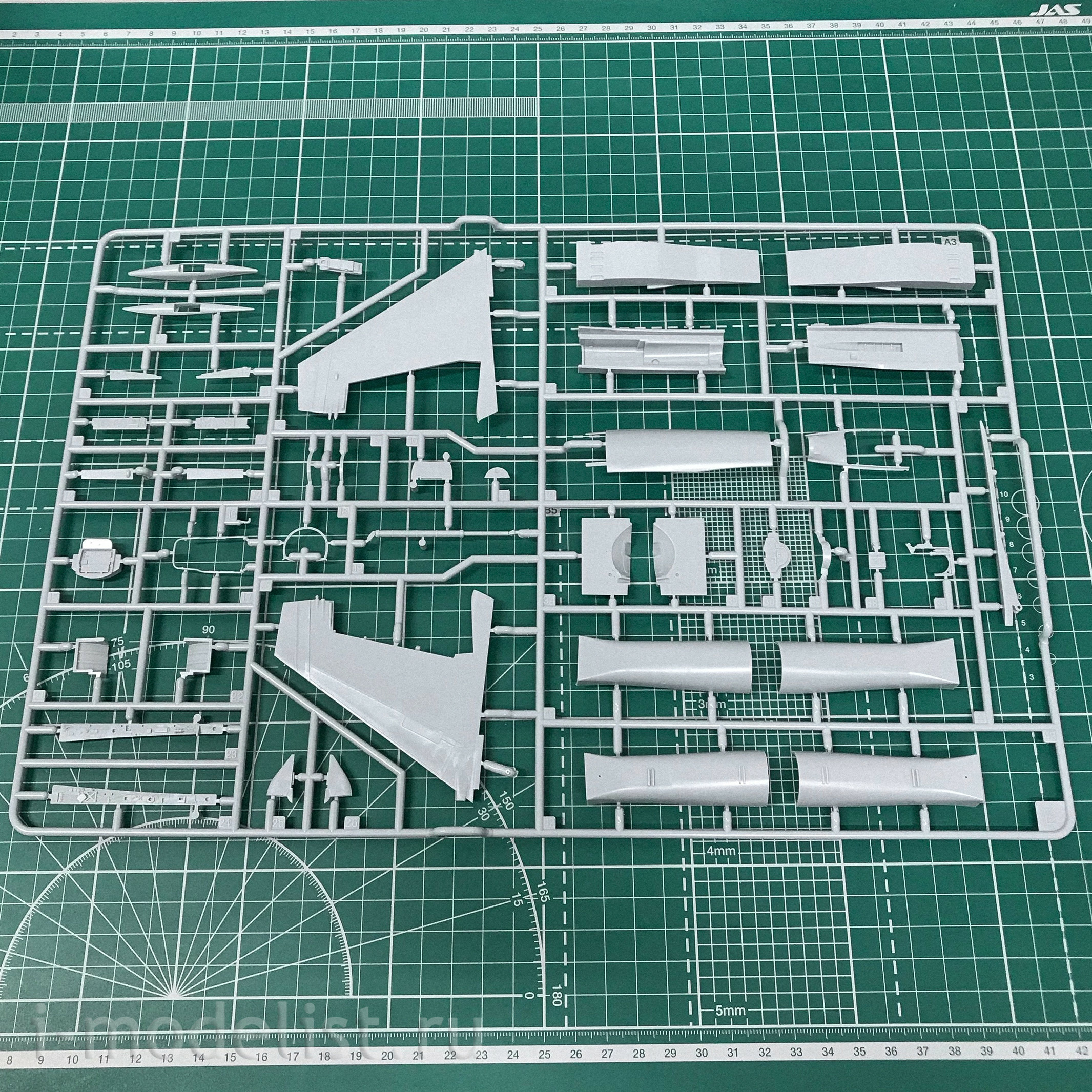 8001 MiniBase 1/48 Russian С-33 carrier-based fighter