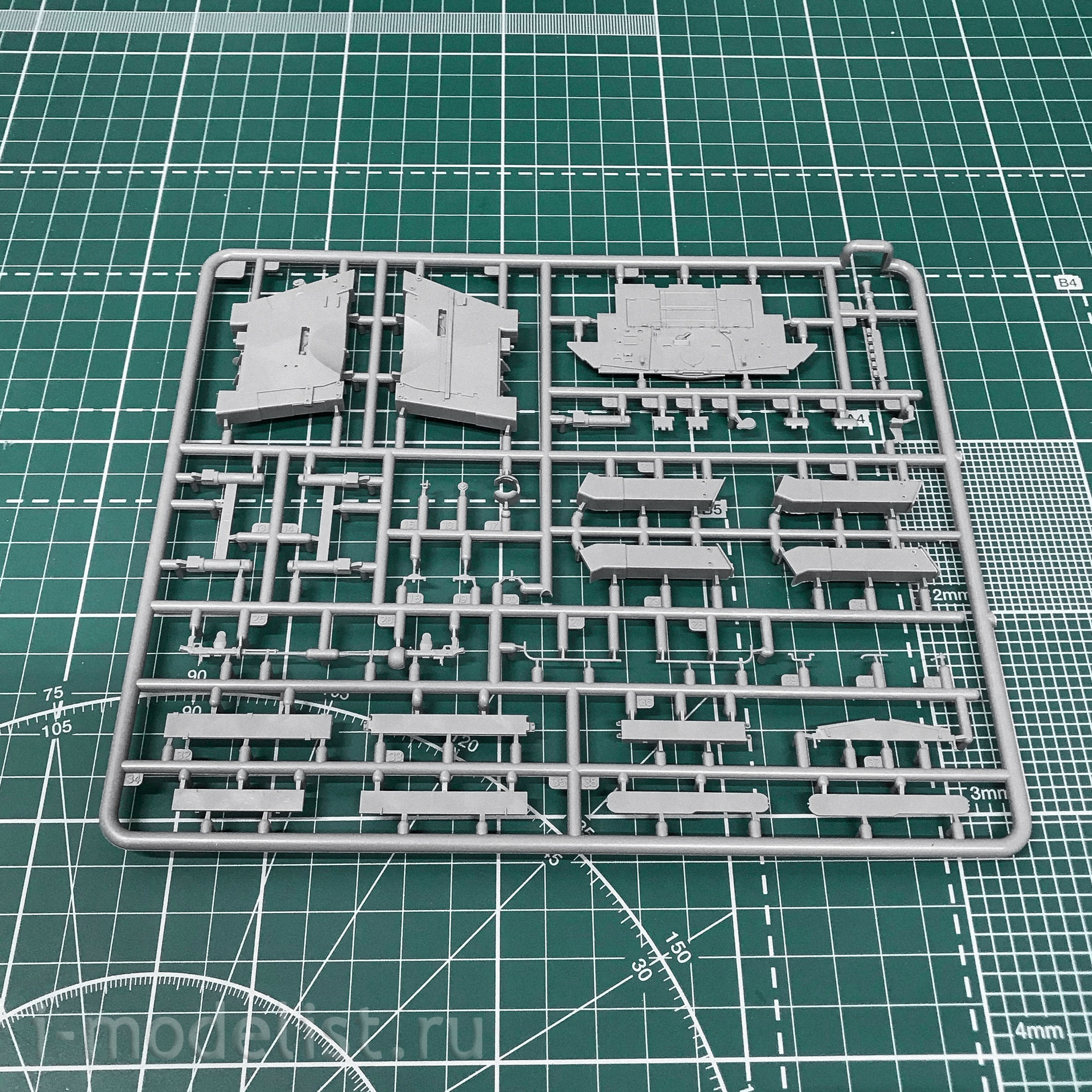 37091 MiniArt 1/35 Tank T-34/85 factory 112 (1945)