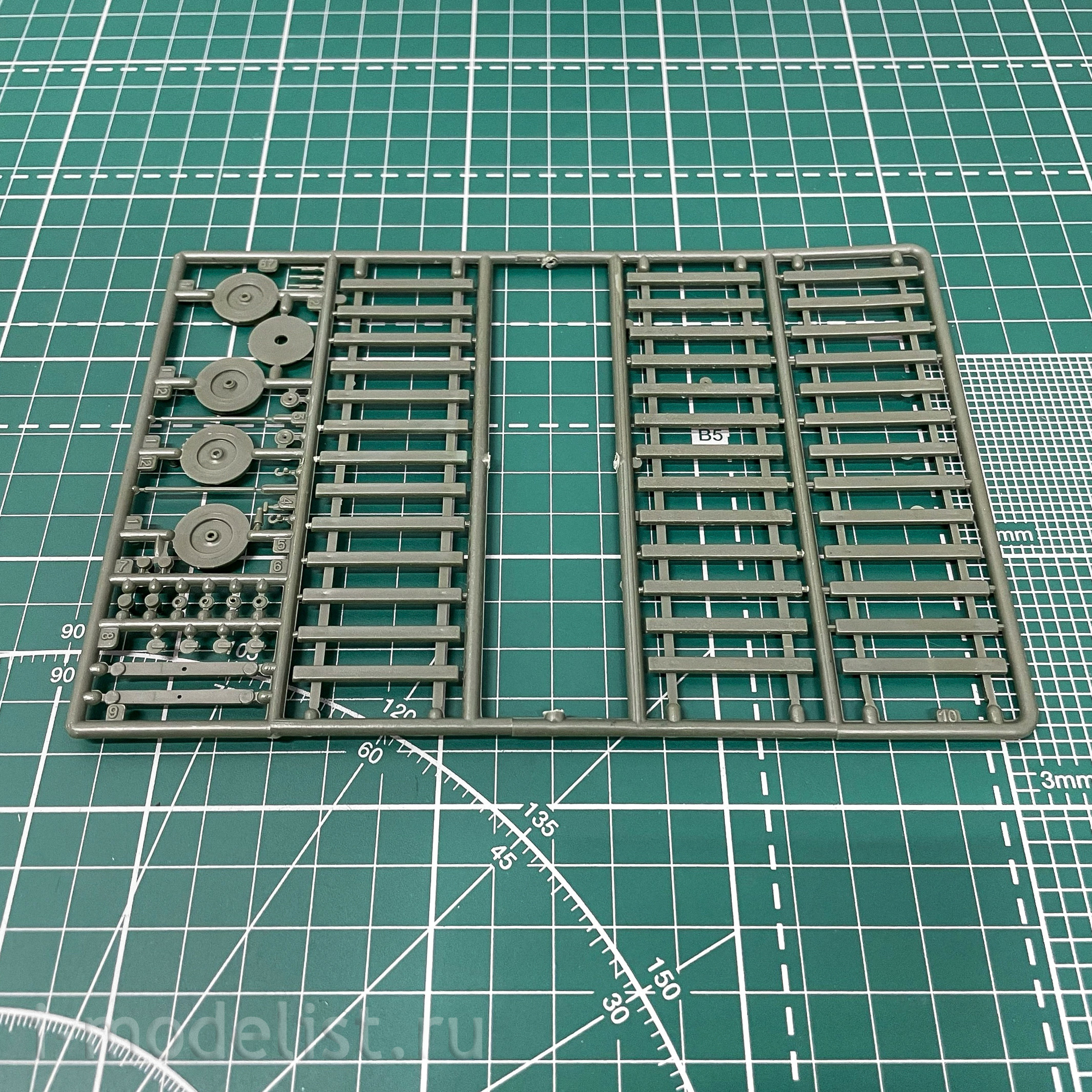 mt688 UM 1/72 Armored locomotive type PR-35