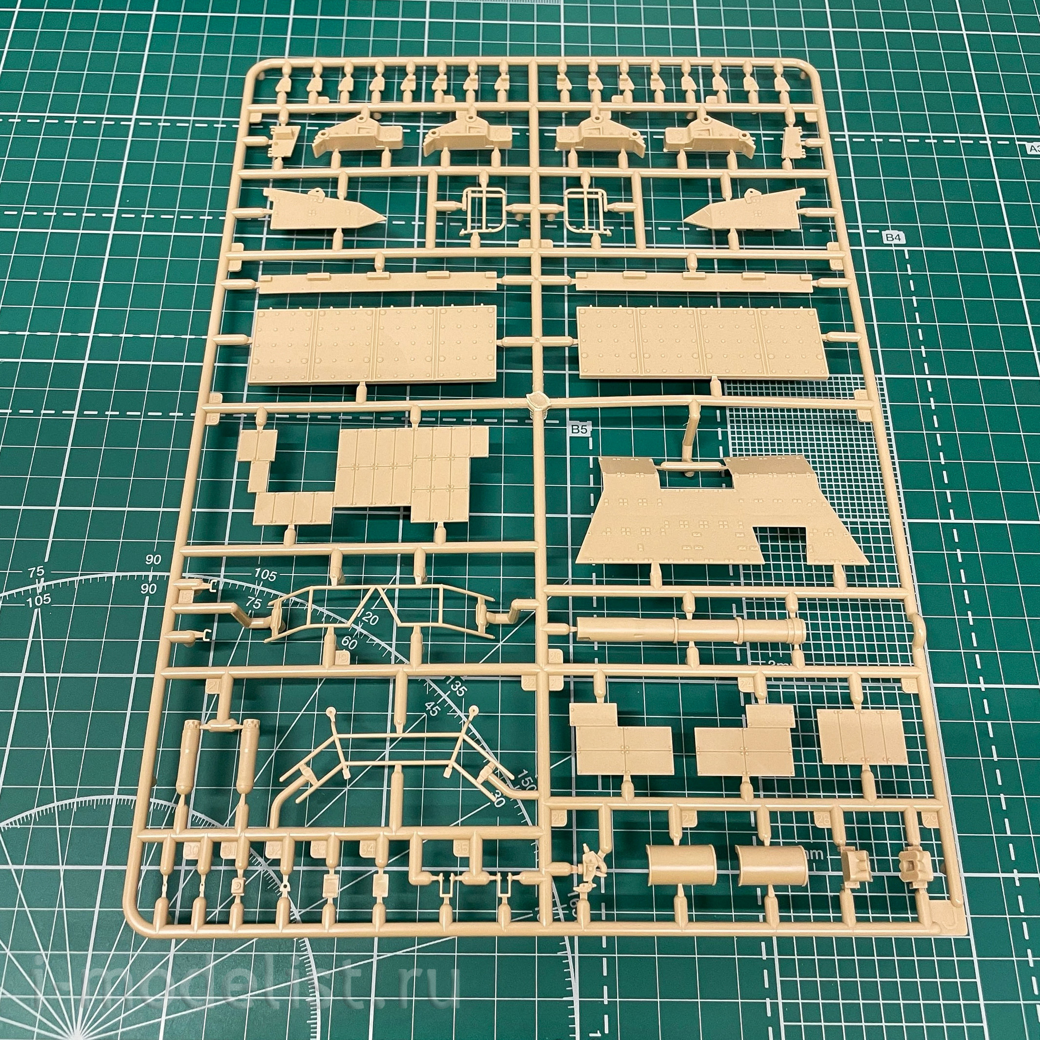35A035 Amusing Hobby 1/35 Centurion AVRE MK 5 Tank