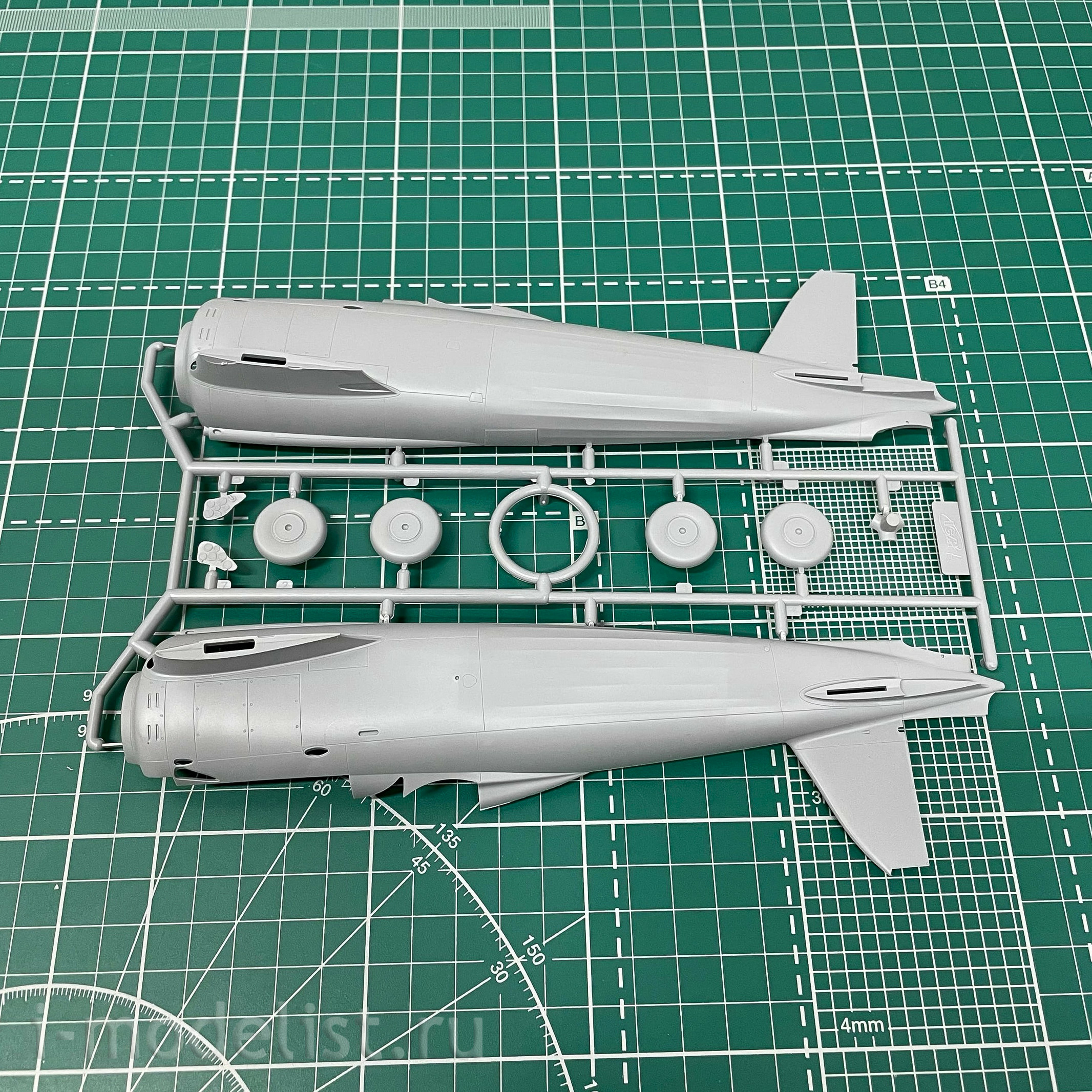 32023 ICM 1/32 CR. 42AS, an Italian IIMB fighter-bomber