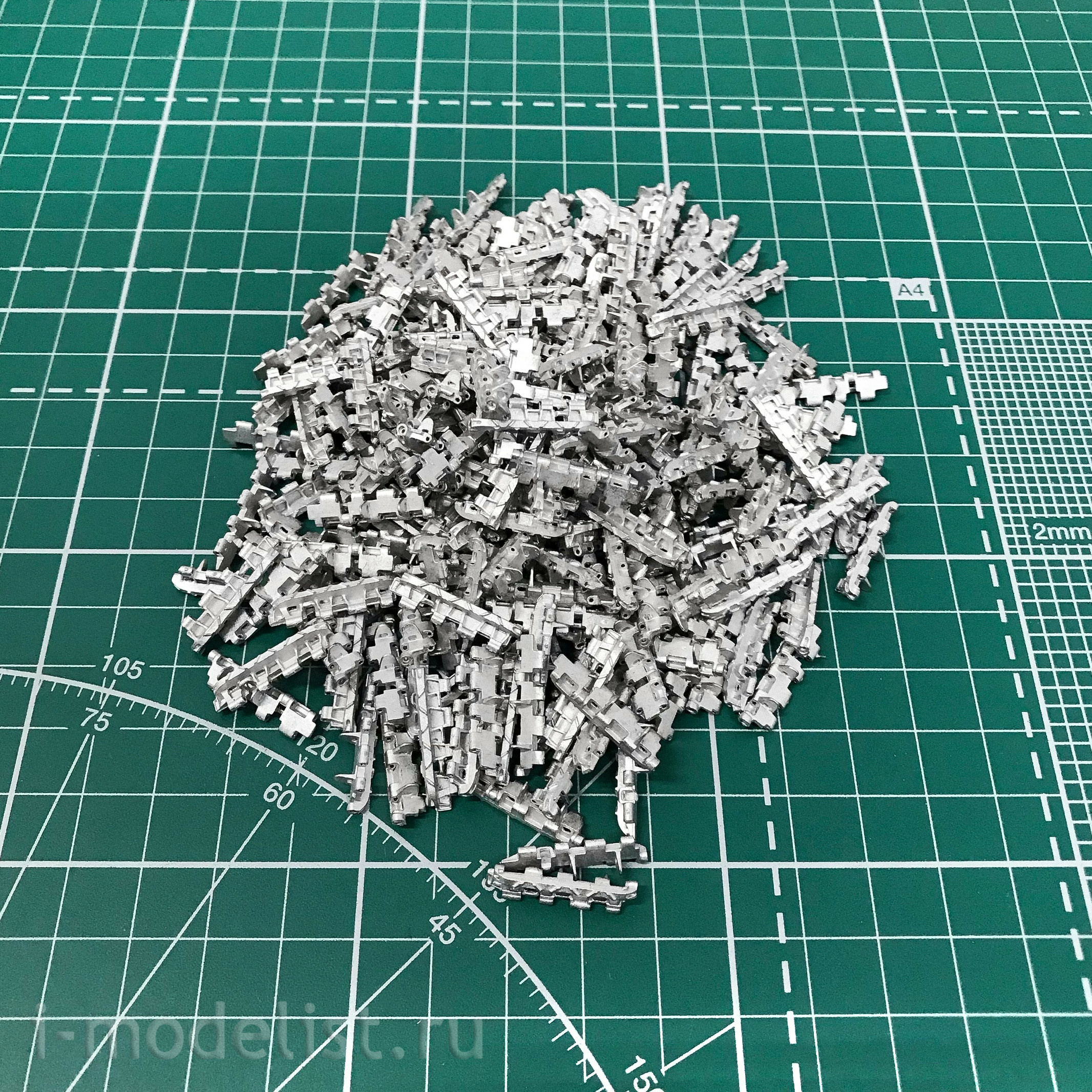 MTL-35005 Masterclub 1/35 Tracks iron for Pz.Kpfw.VI Tiger late