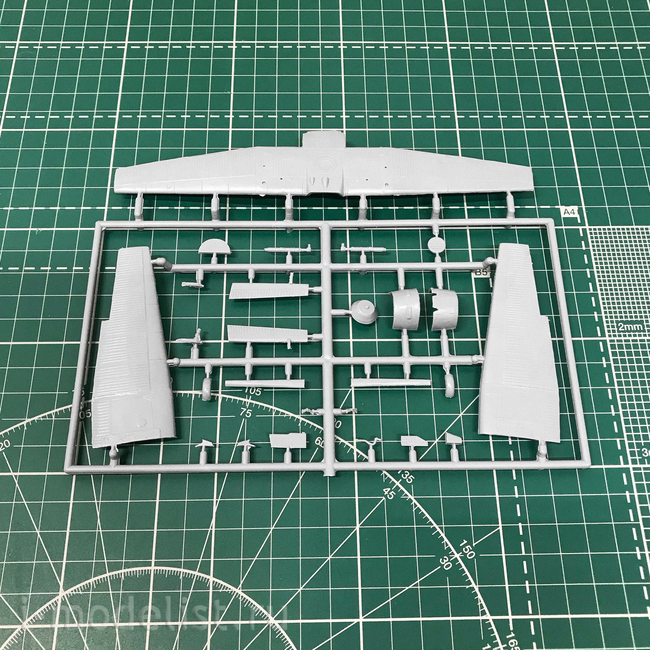 KPM0204 Kovozavody Prostejov 1/72 Aircraft Z-37A Cmelak 