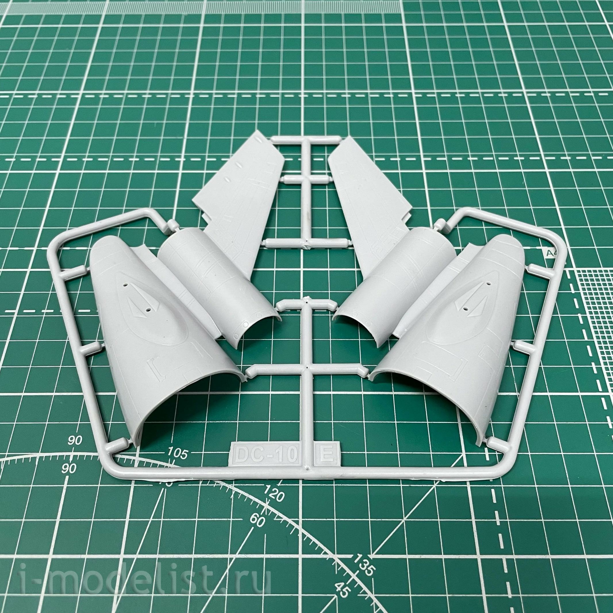 144-005 AMP 1/144 DC-10 Air Tanker Aircraft