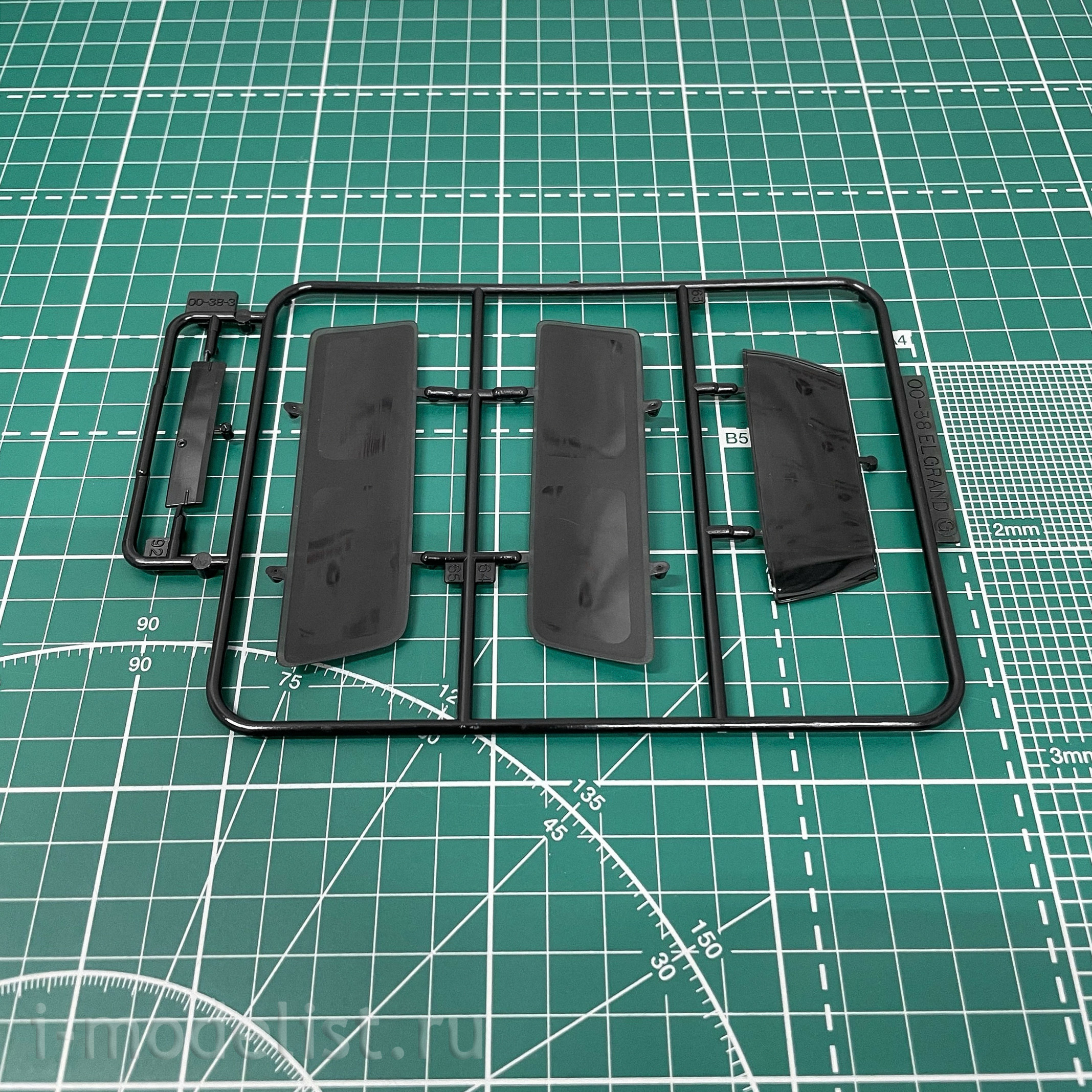 06136 Aoshima 1/24 Nissan Elgrand