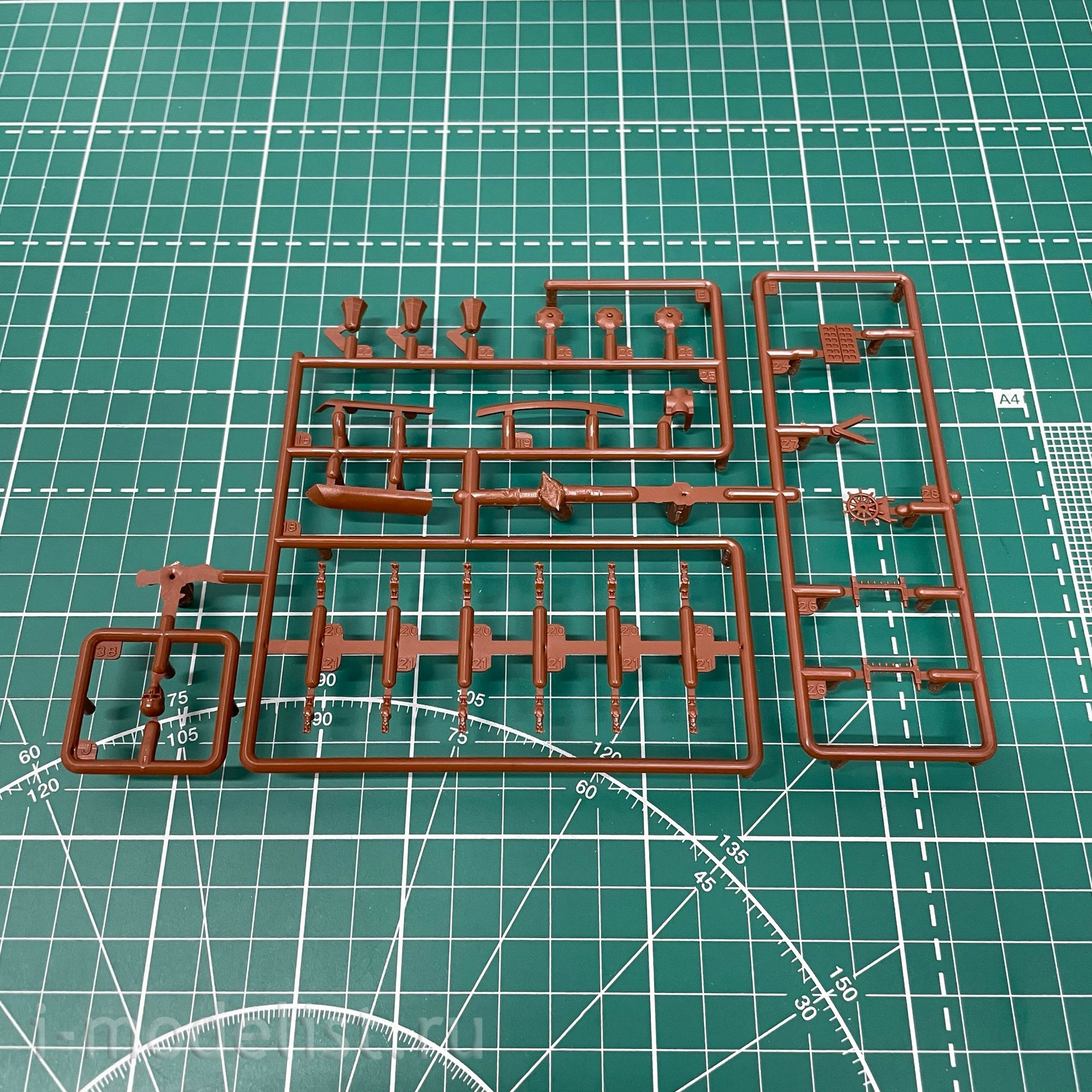 05435 Revell 1/150 Ghost Ship (Glow in the Dark)