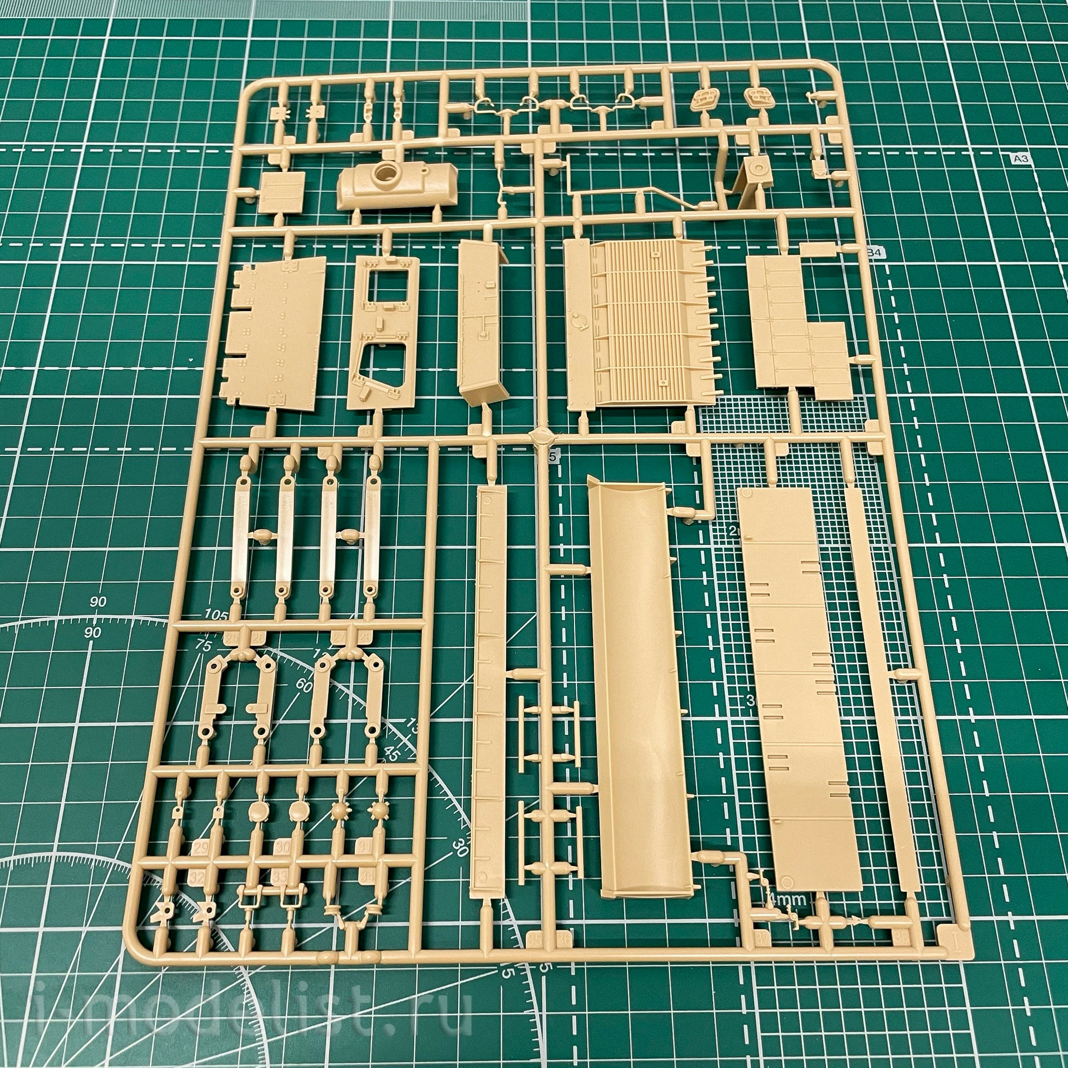 35A035 Amusing Hobby 1/35 Centurion AVRE MK 5 Tank