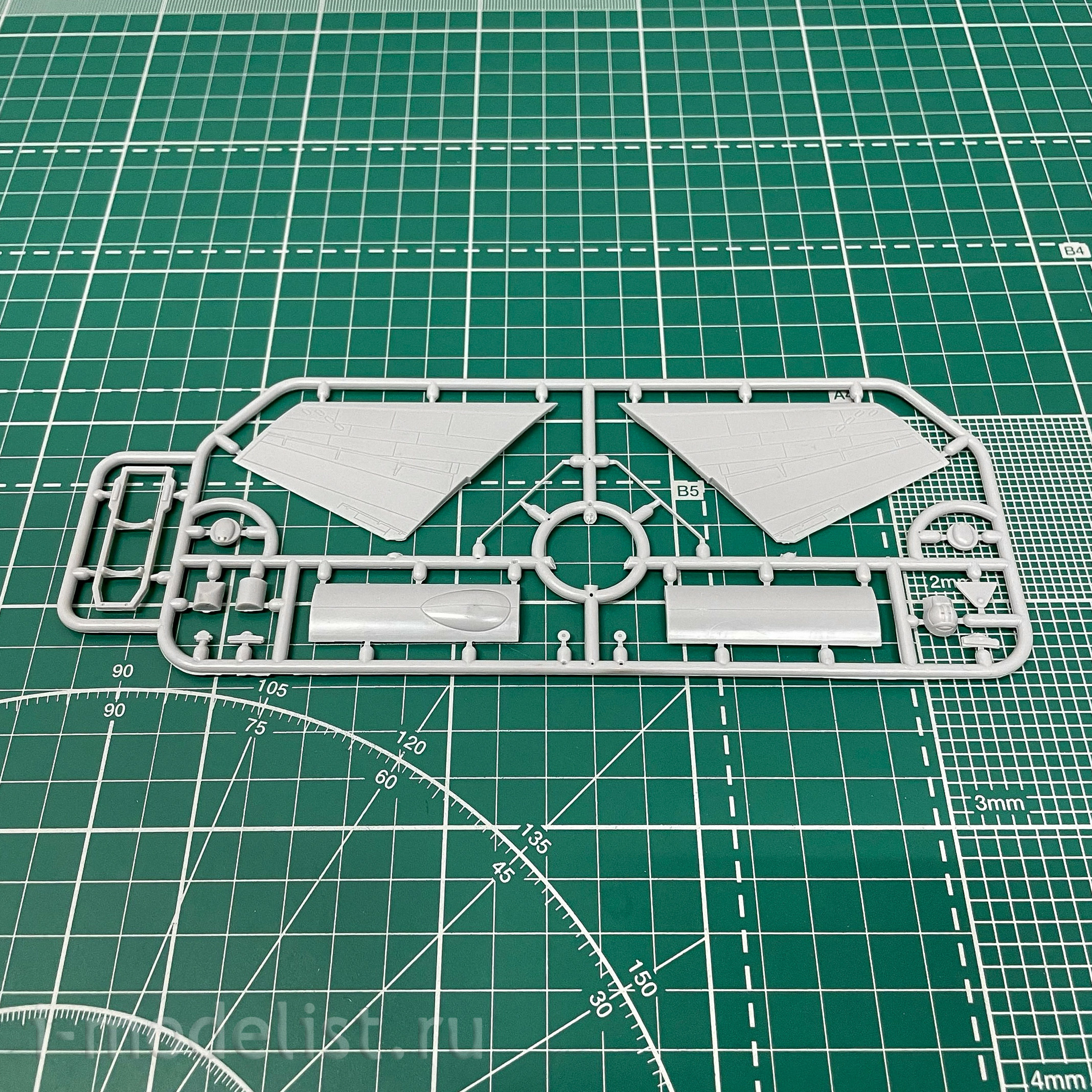 144-032 Microcosm 1/144 Myasishchev 3MS aircraft (NATO Bison-B)