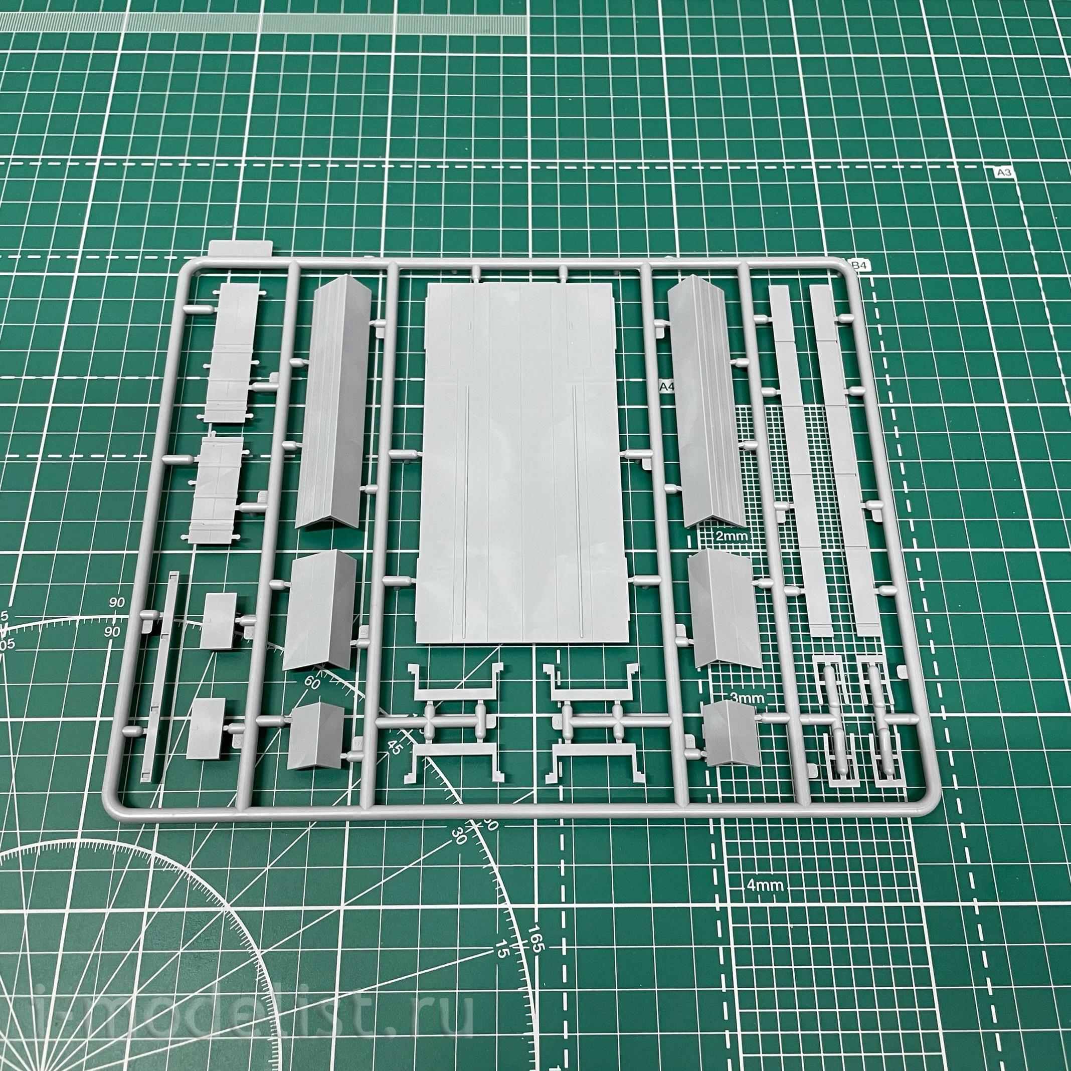 35600 ICM 1/35 British Truck Leyland Retriever General II MB