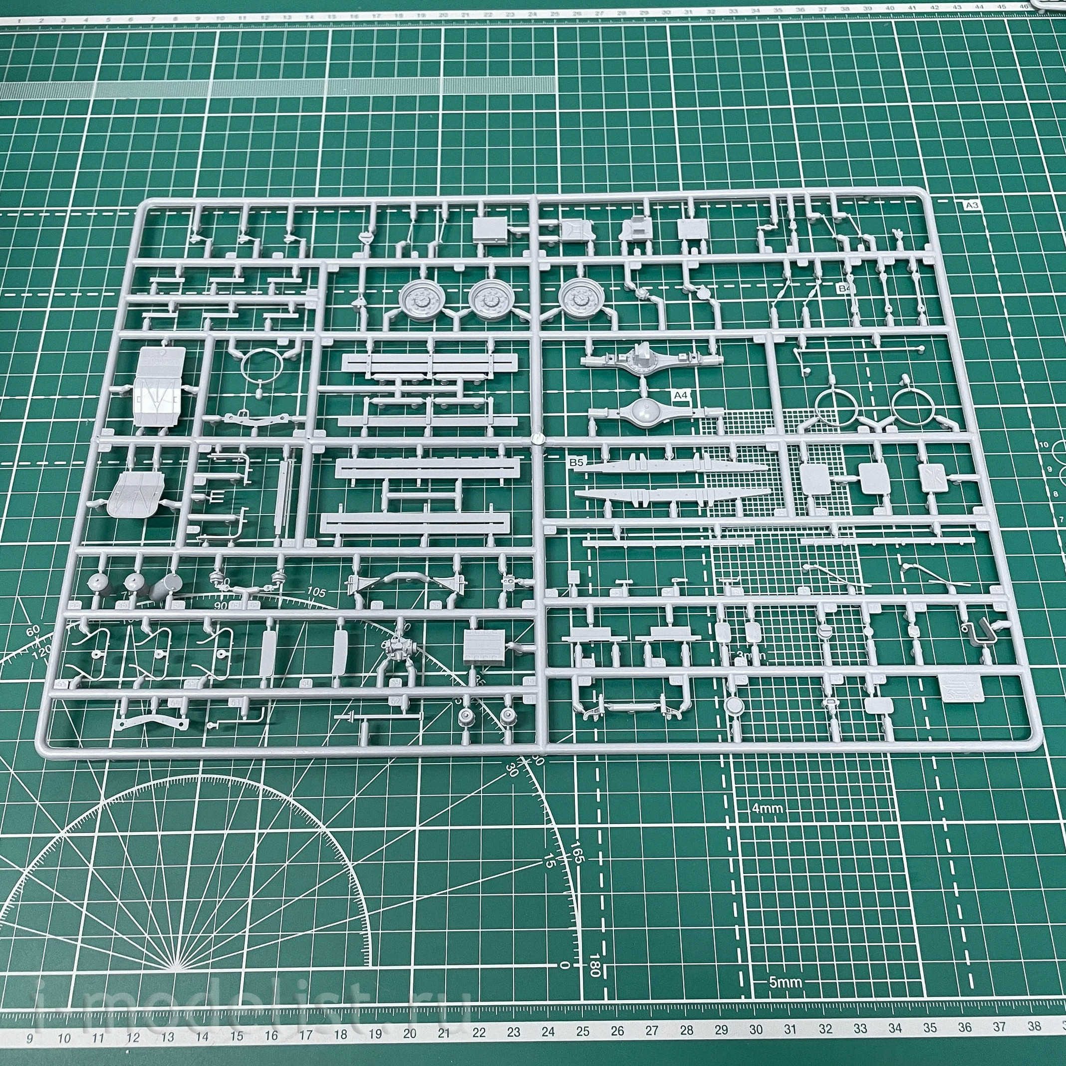 3692 Zvezda 1/35 Russian two-axle truck K-4350