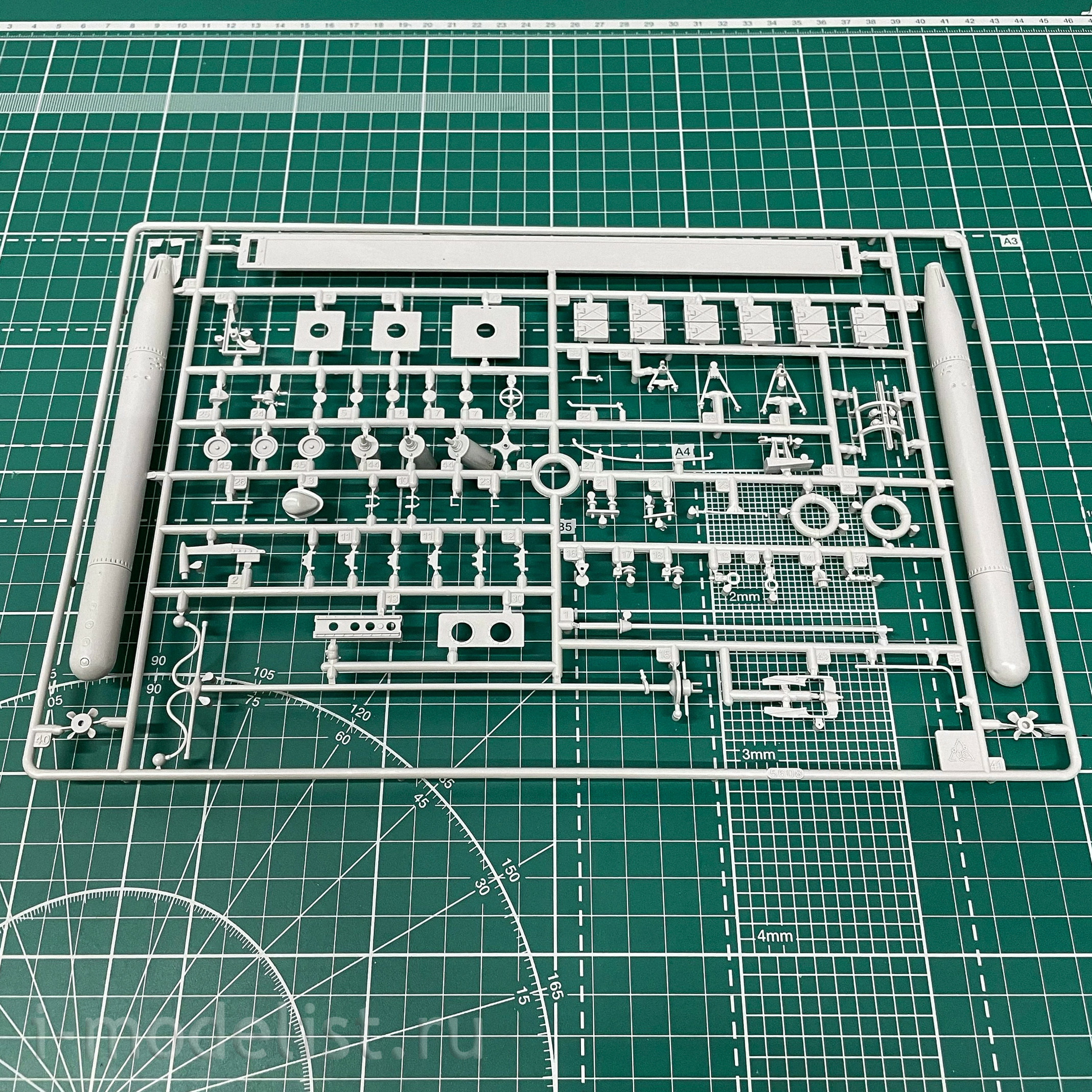 5626 Italeri 1/35 Torpedo boat M. A. S. 563/568 with crew