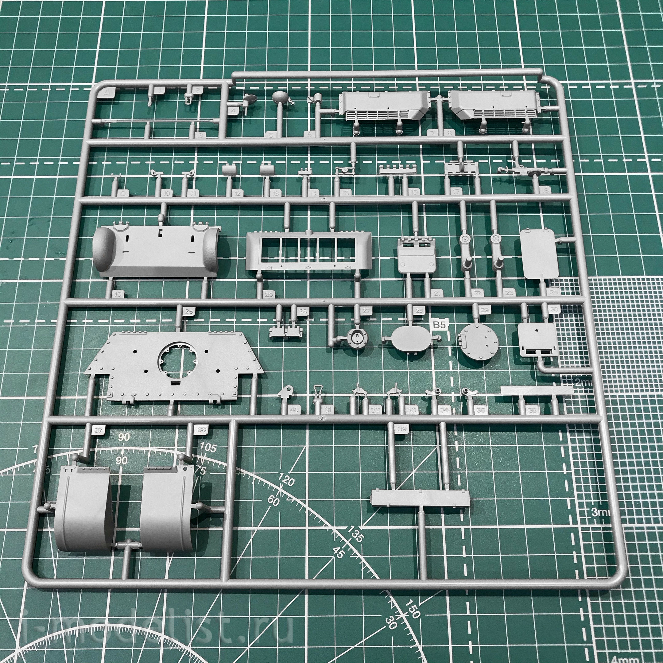 BT-009 Border Model 1/35 34/76 tank with screens
