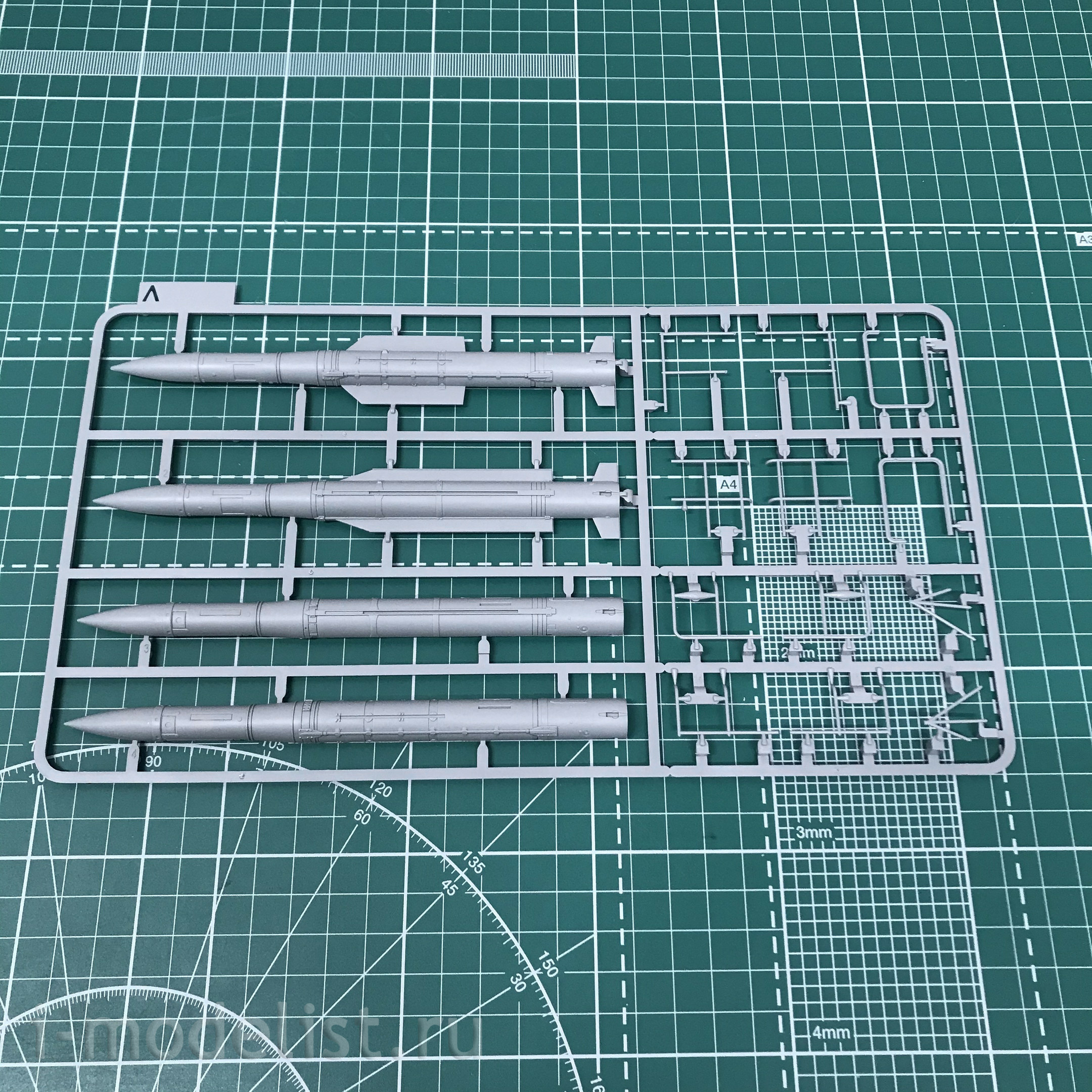 2136 Takom 1/35 Anti-aircraft missile system Russian Navy SA-N-7 'Gadlfy' & SA-N-12 'Grizzly' SAM