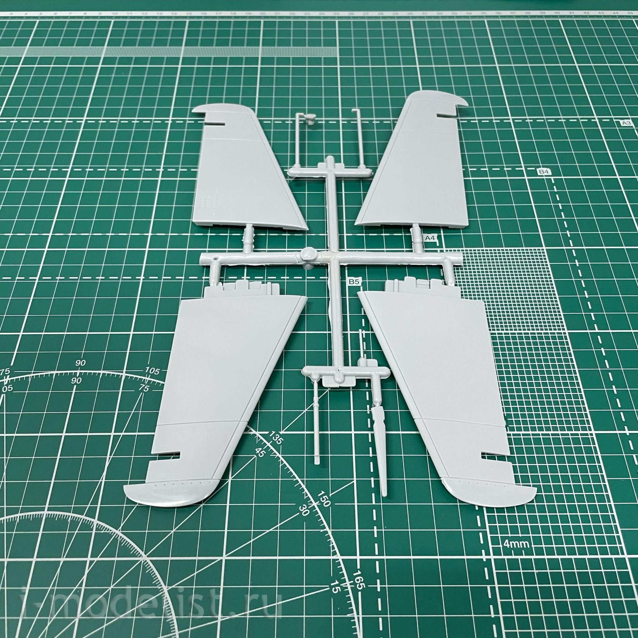 81805 HobbyBoss 1/18 ME262 A-1a Fighter