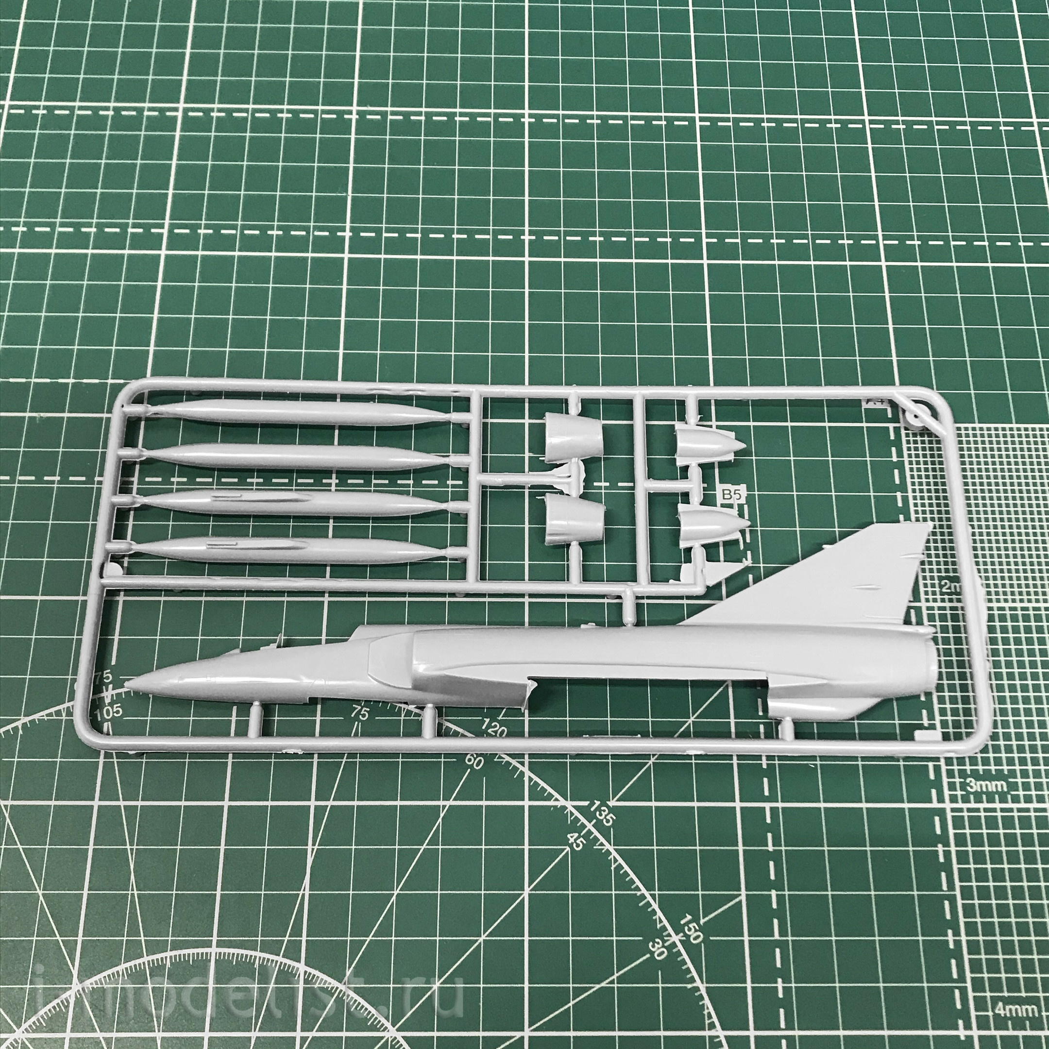 72030 ARK-models 1/72 Mirage III interceptor Fighter