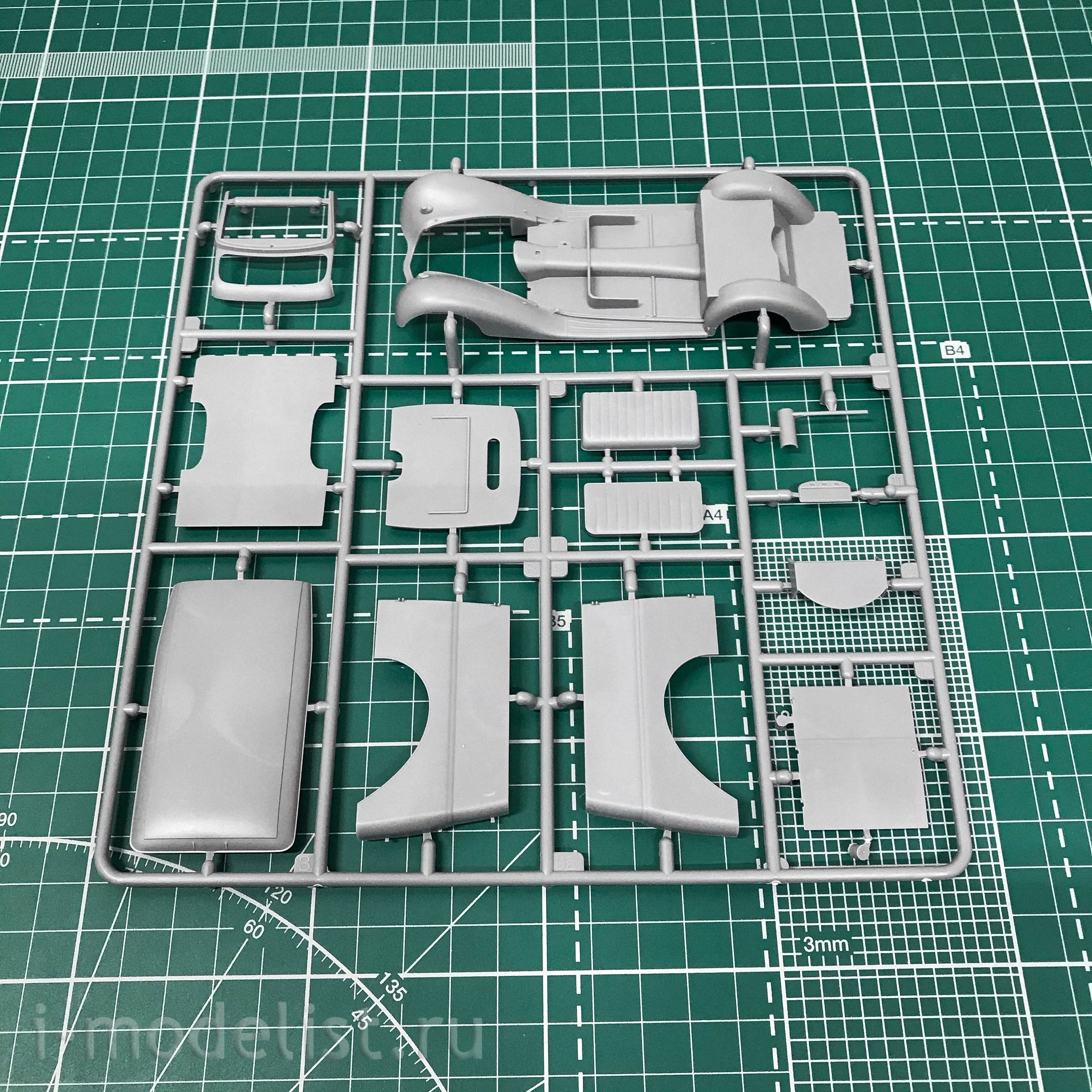 35297 MiniArt 1/35 German car TYPE 70V