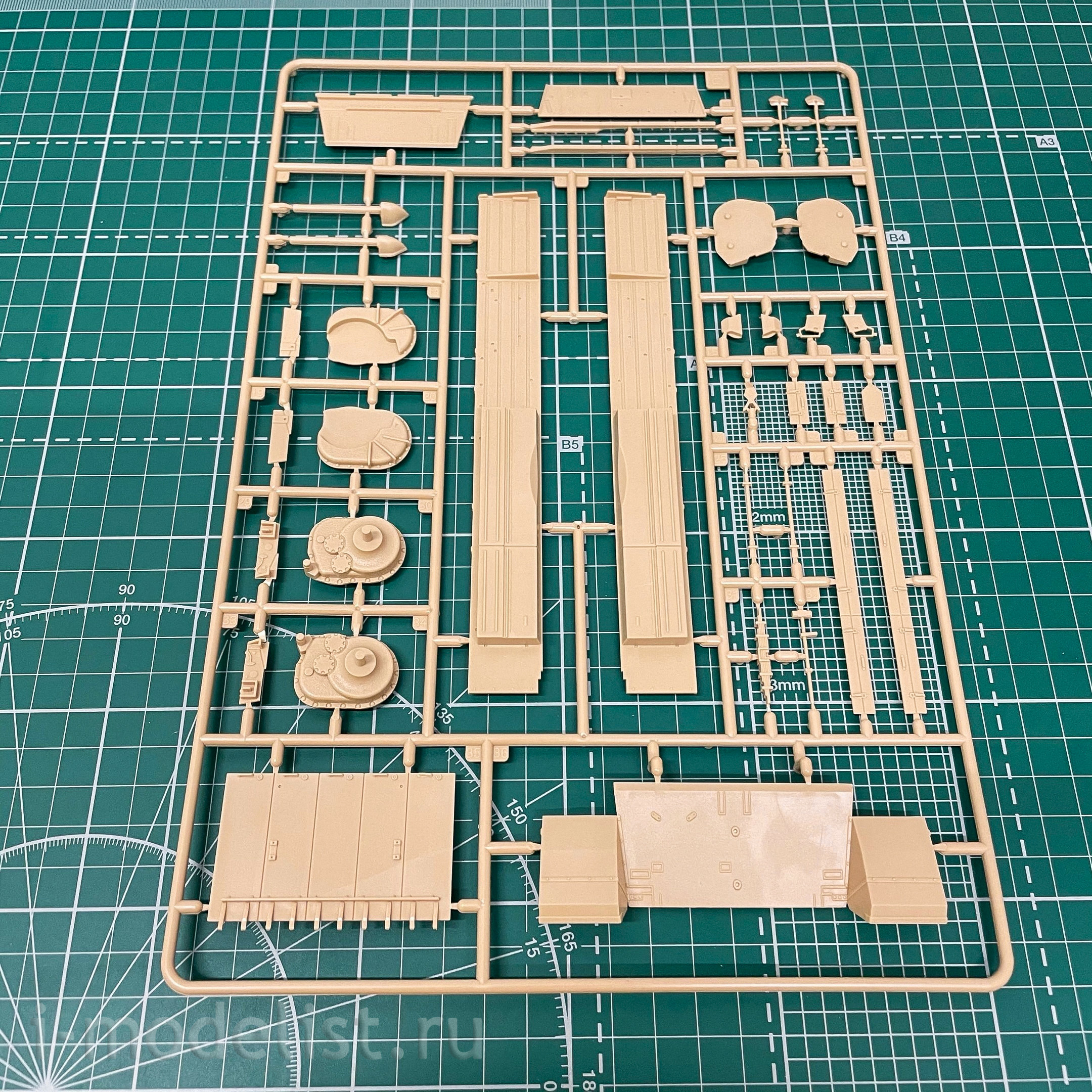 35A035 Amusing Hobby 1/35 Centurion AVRE MK 5 Tank
