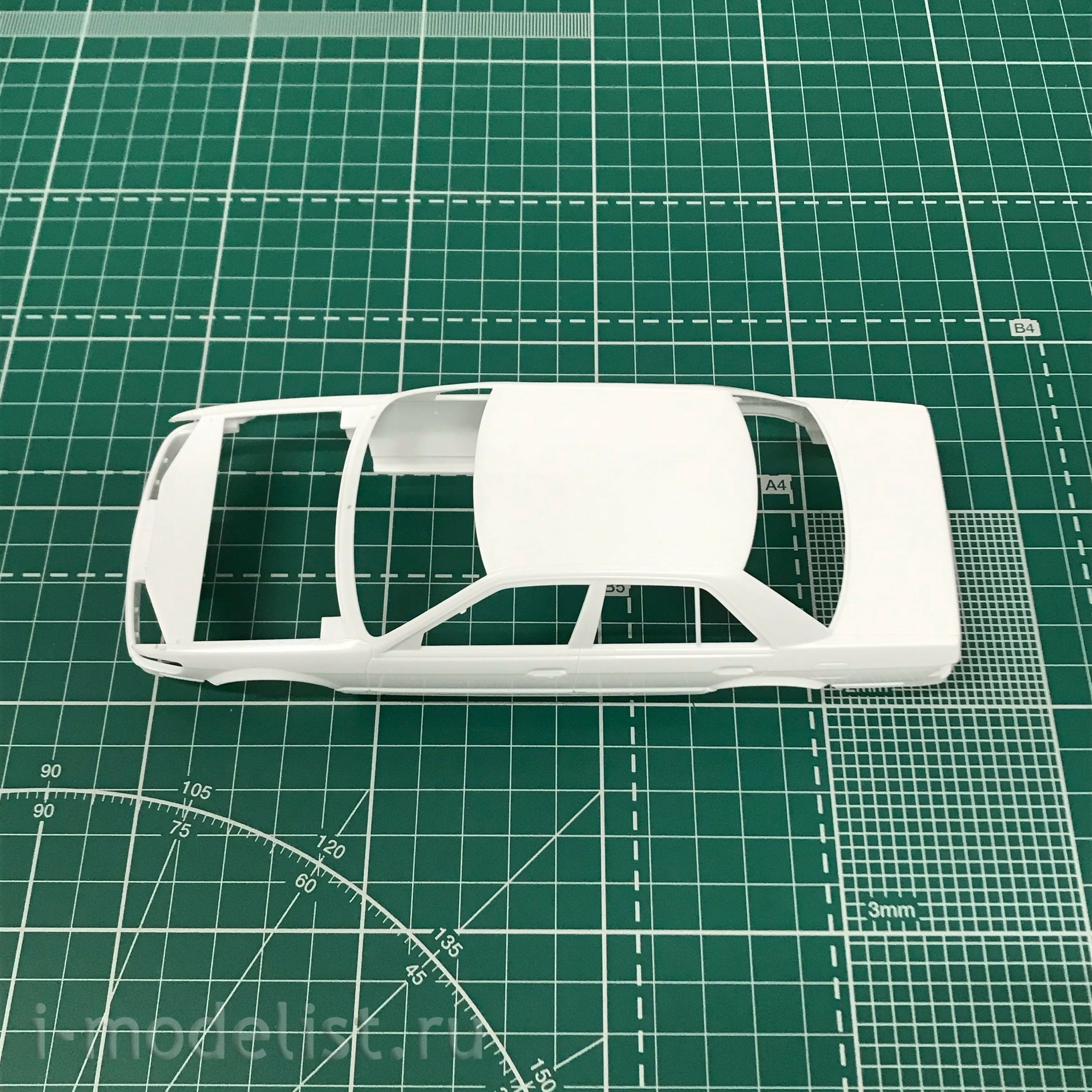 21135 Hasegawa 1/24 Nissan Bluebird 4Door Sedan SSS-R (U12) Early (1987)