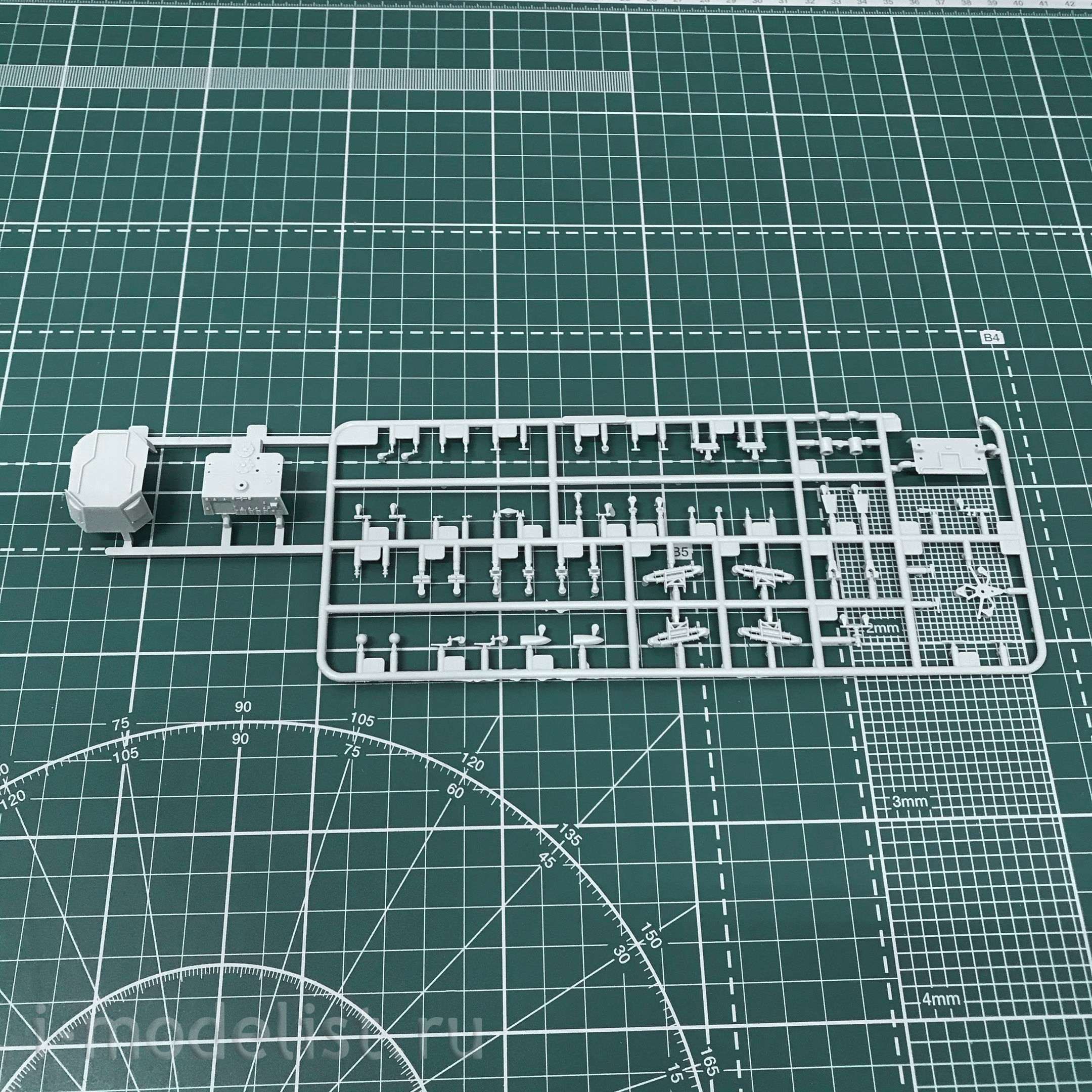 06730 Trumpeter 1/700 Missile Destroyer Type 052C China Navy