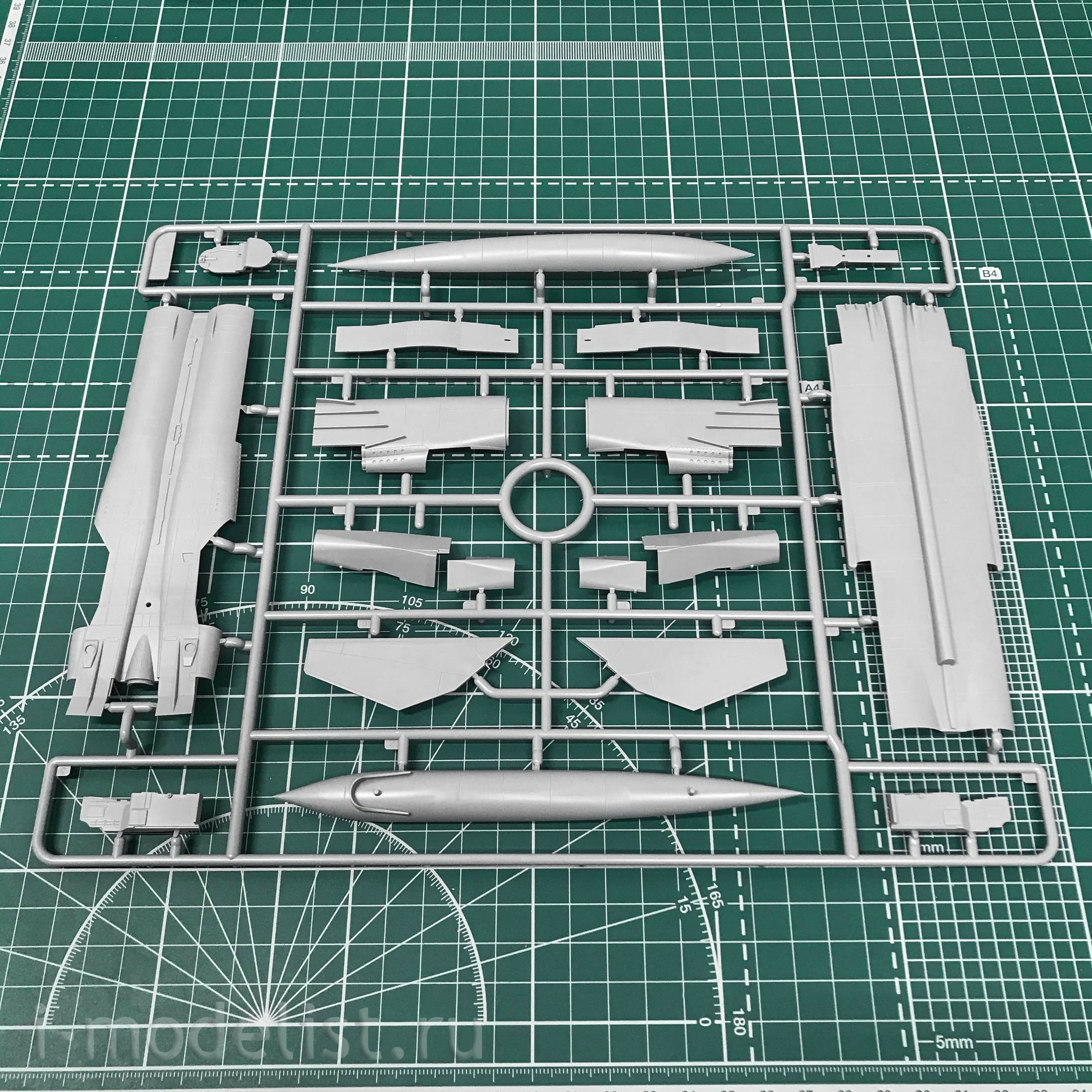 72176 ICM 1/72 Soviet training aircraft M-25 RU