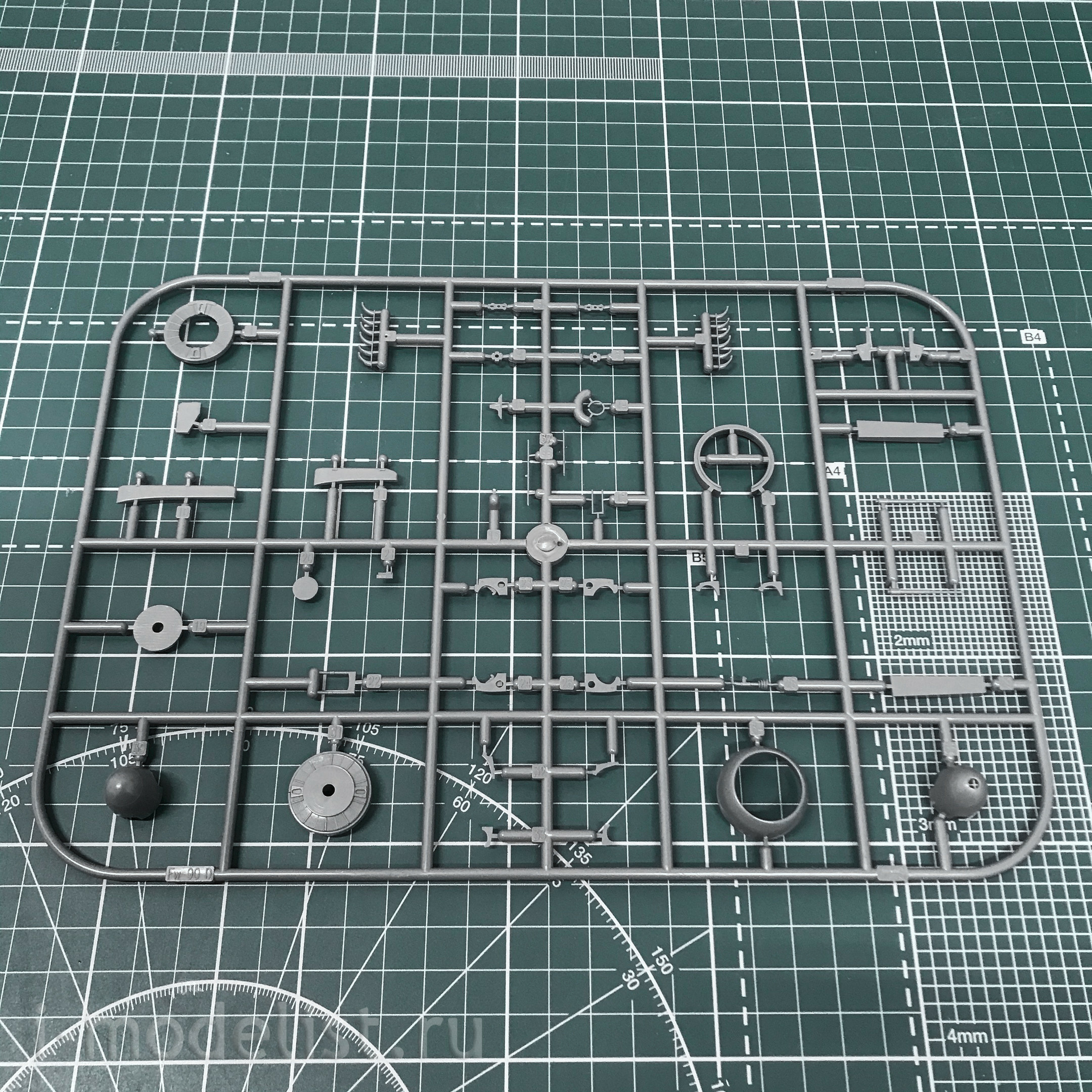 8189 Edward 1/48 FW 190D-9 LATE ProfiPACK