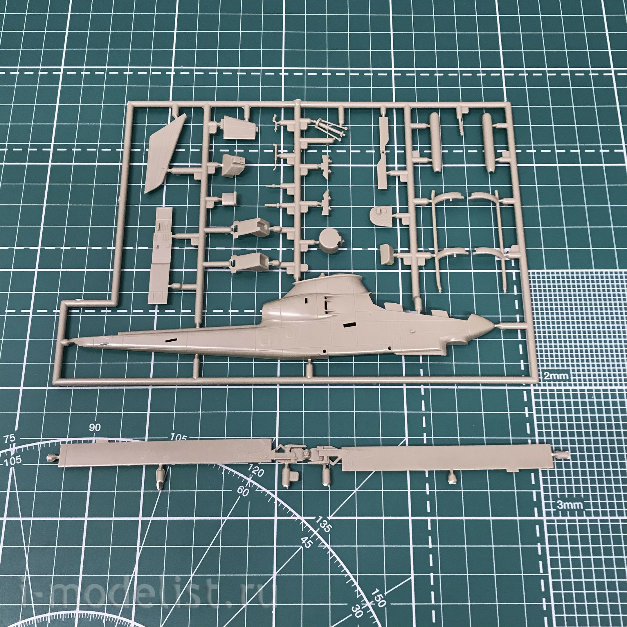 AZ7449 AZ Model 1/72 Ah-1G Huey Cobra 