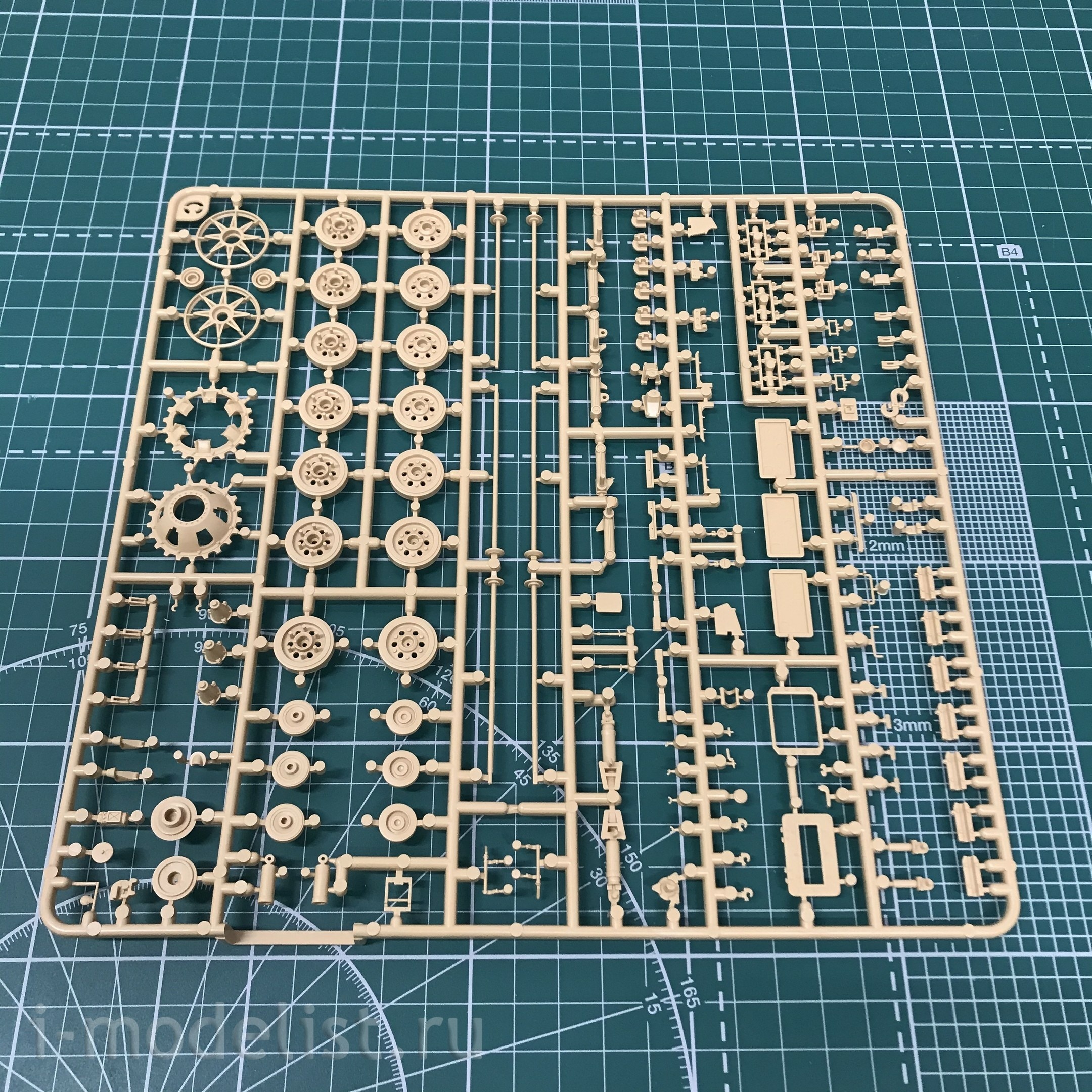 RM-5070 Rye Field Model 1/35 Tank Pz. Kpfw. III Ausf. J
