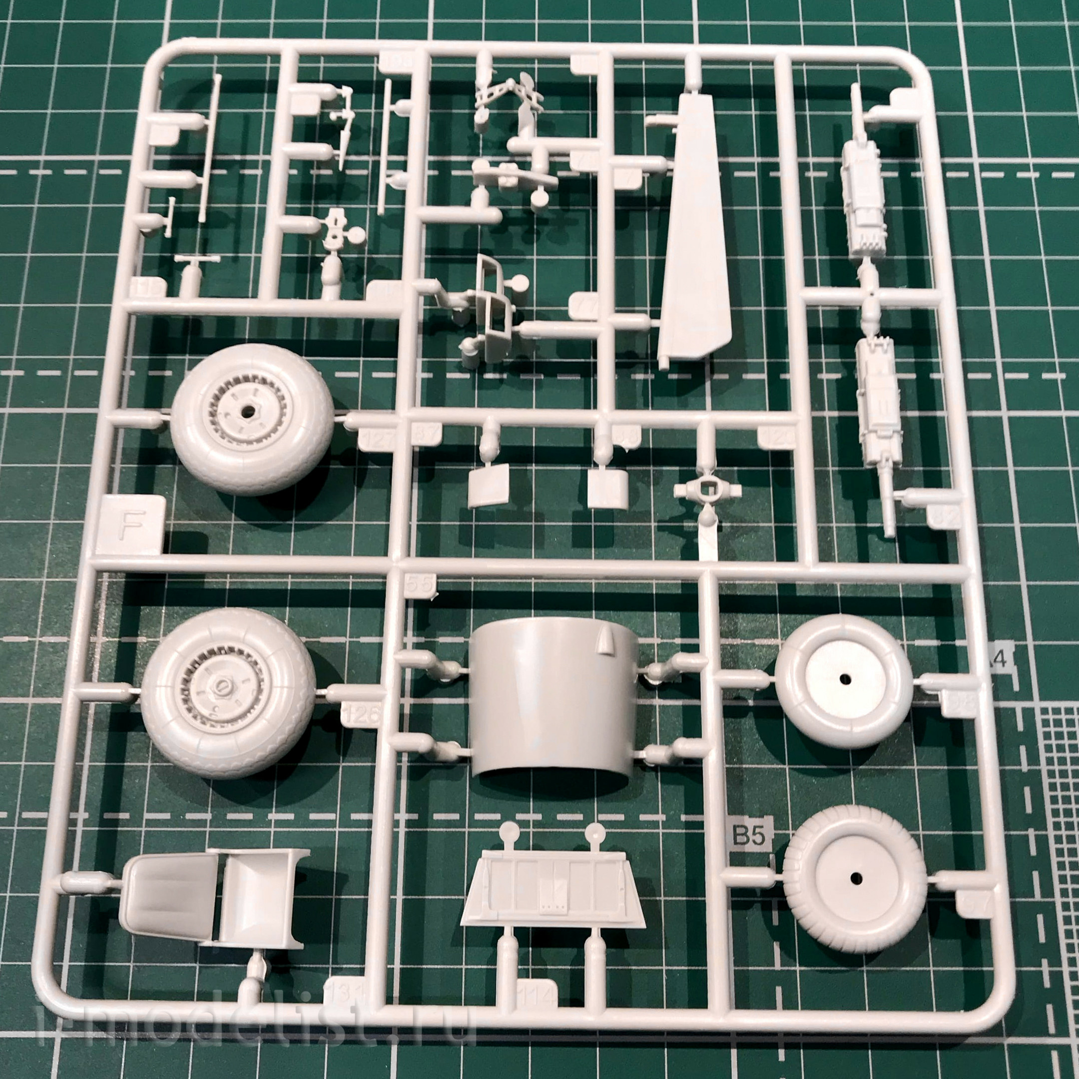 03875 Revell 1/32 German Messerschmitt Me262 a-1/A-2 turbojet fighter