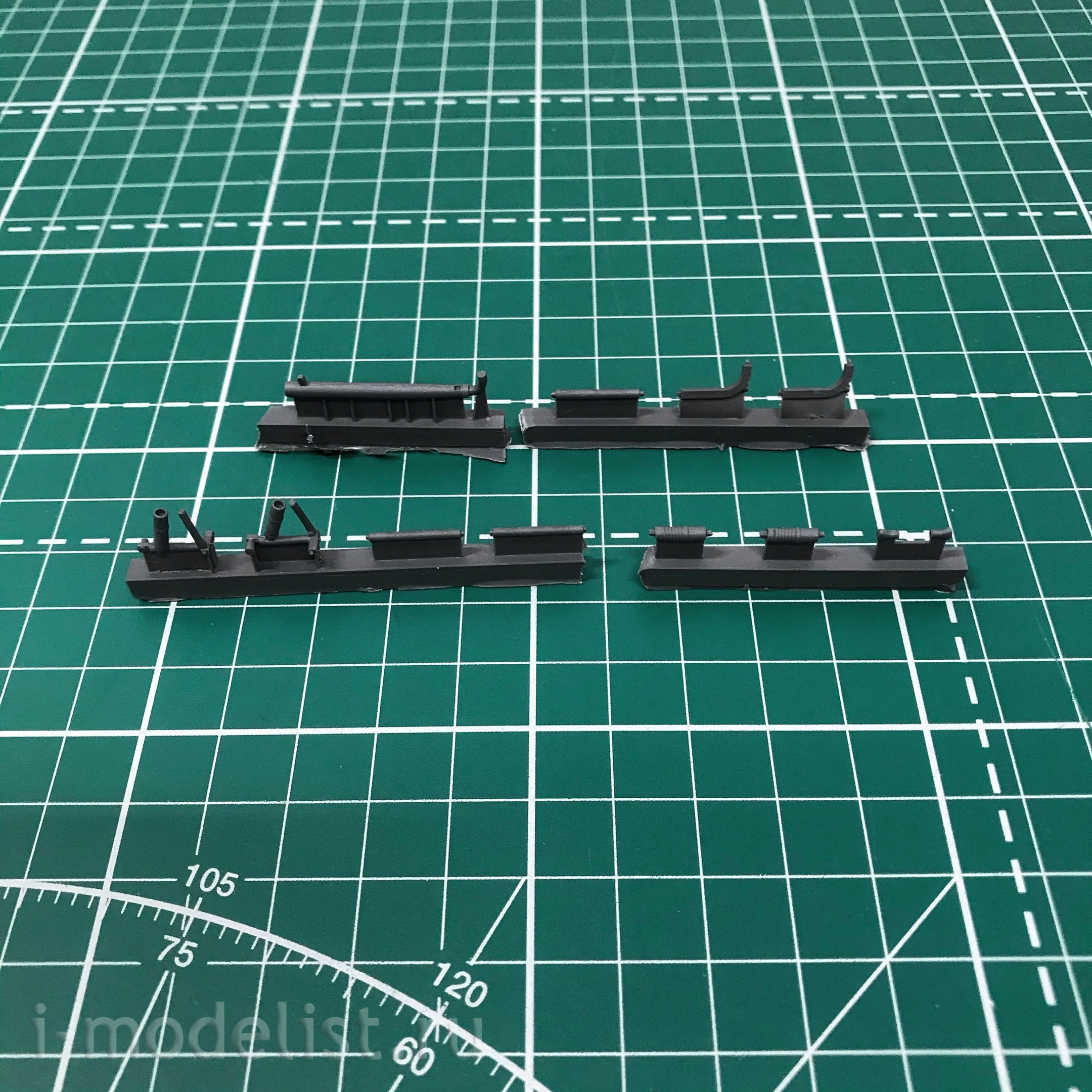 35010 GunTower Models 1/35 Soviet cargo scooter Kit 4 (booth)